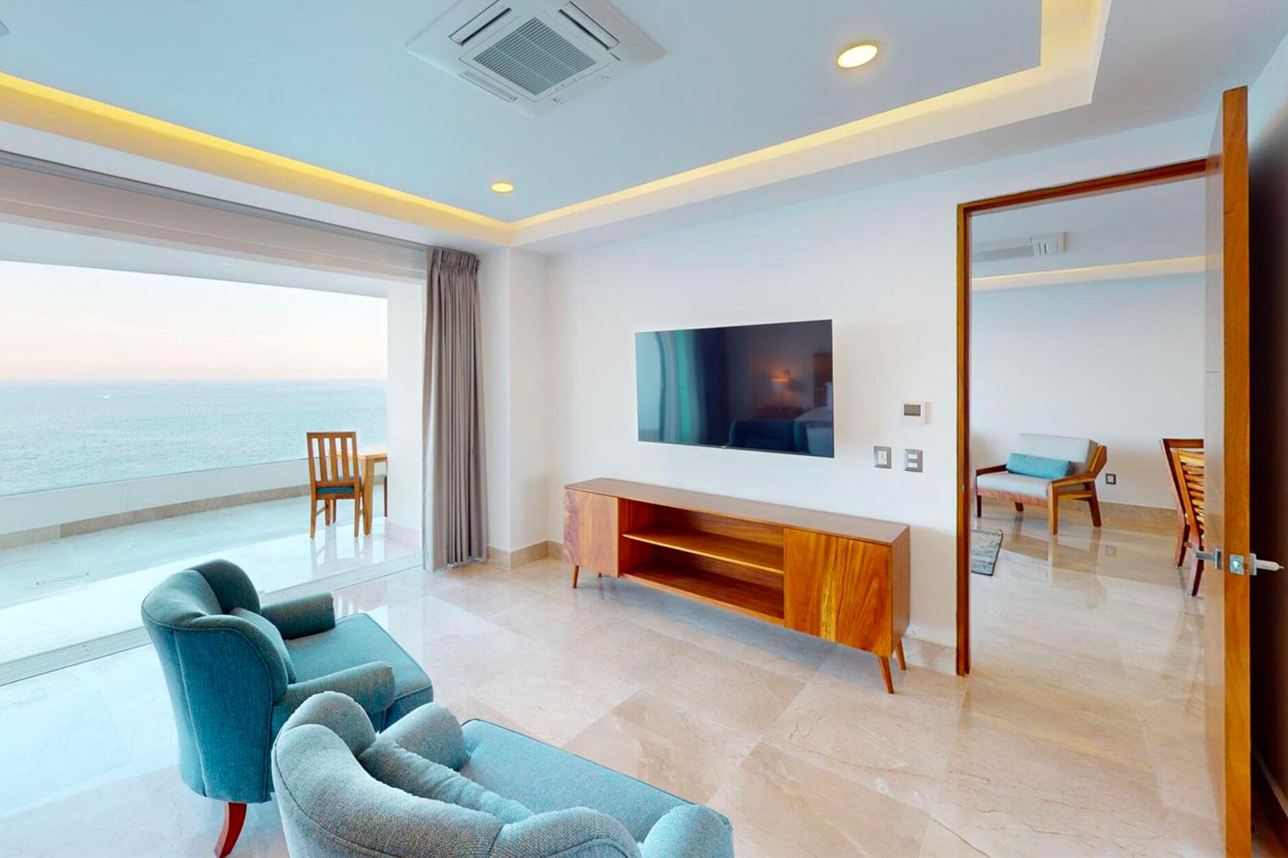 Blue Horizon 19
