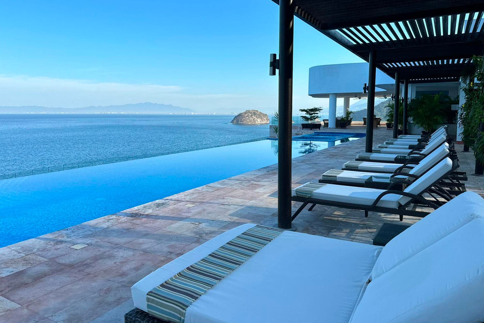 Blue Horizon 28