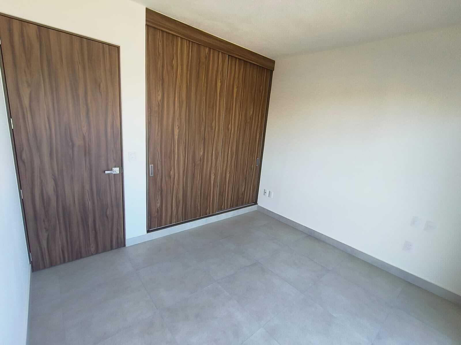 1200 Ave Mexico 48290 5