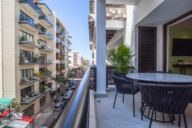 Urban at Carranza 5
