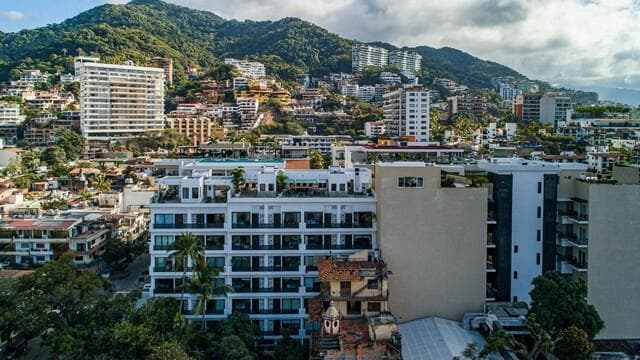 Urban at Carranza 16