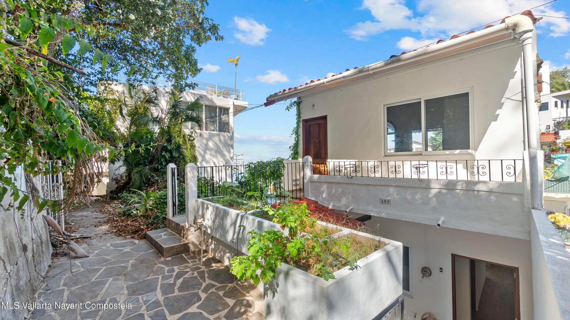 463 CALLE CORONA 2