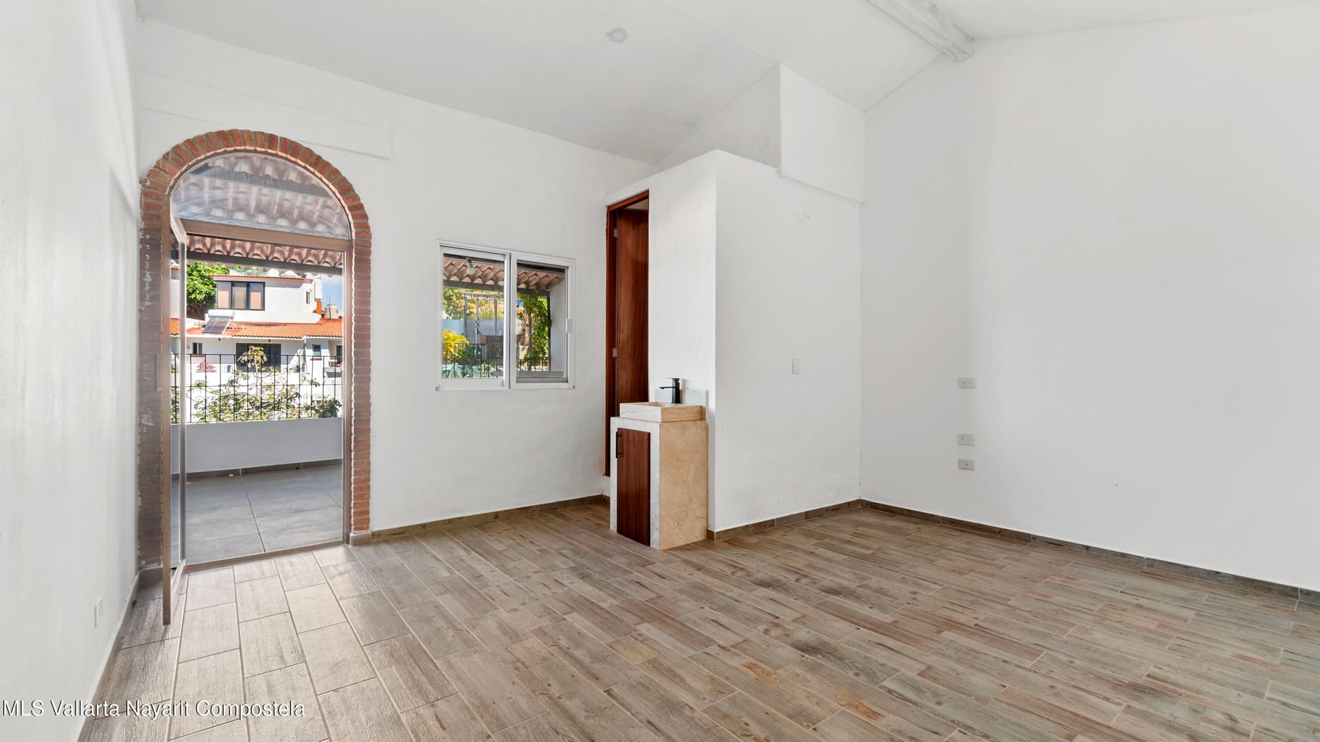 463 CALLE CORONA 5
