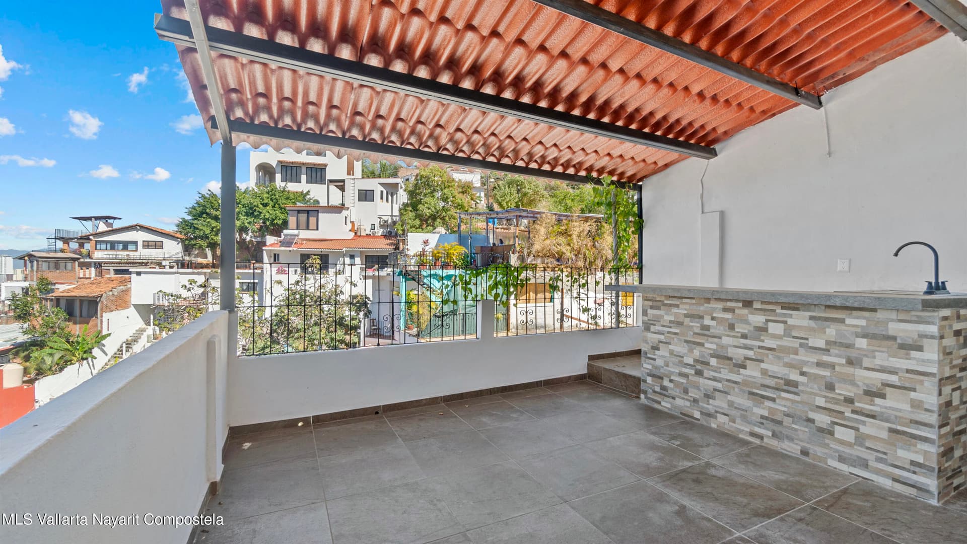 463 CALLE CORONA 8