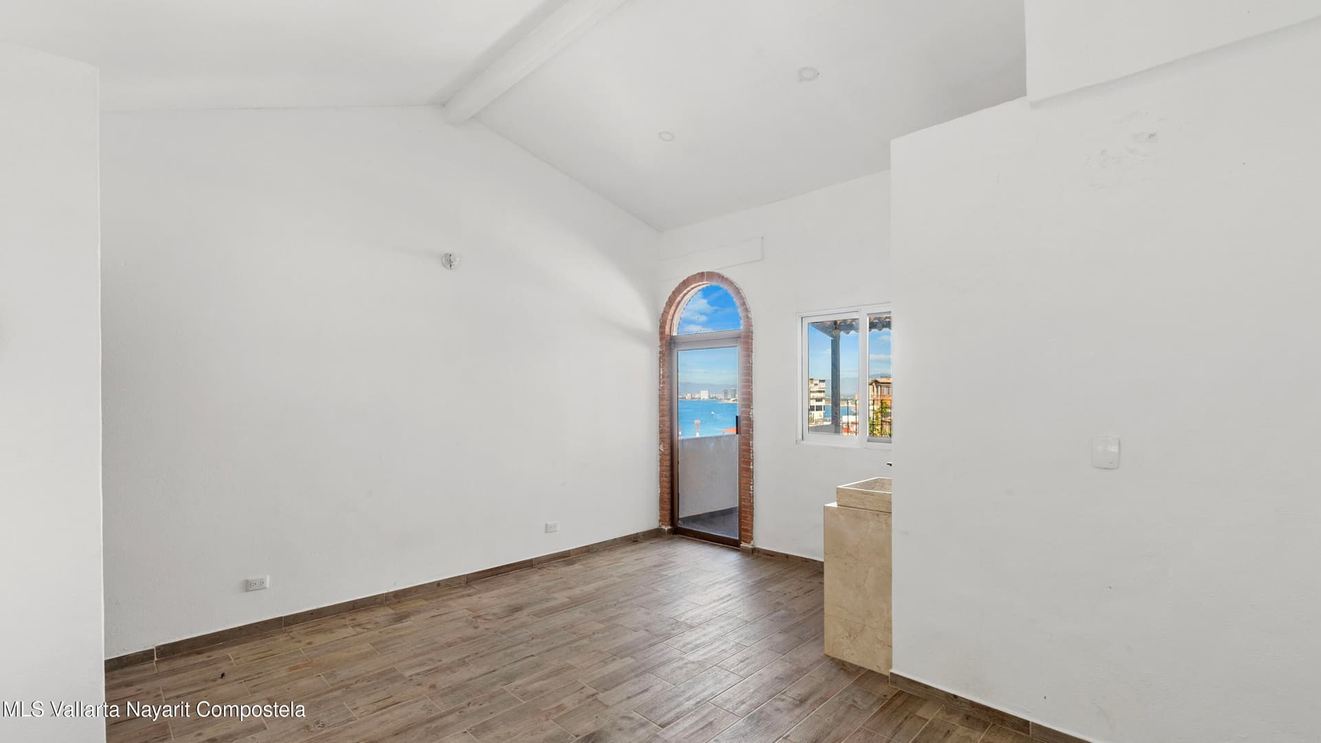 463 CALLE CORONA 11