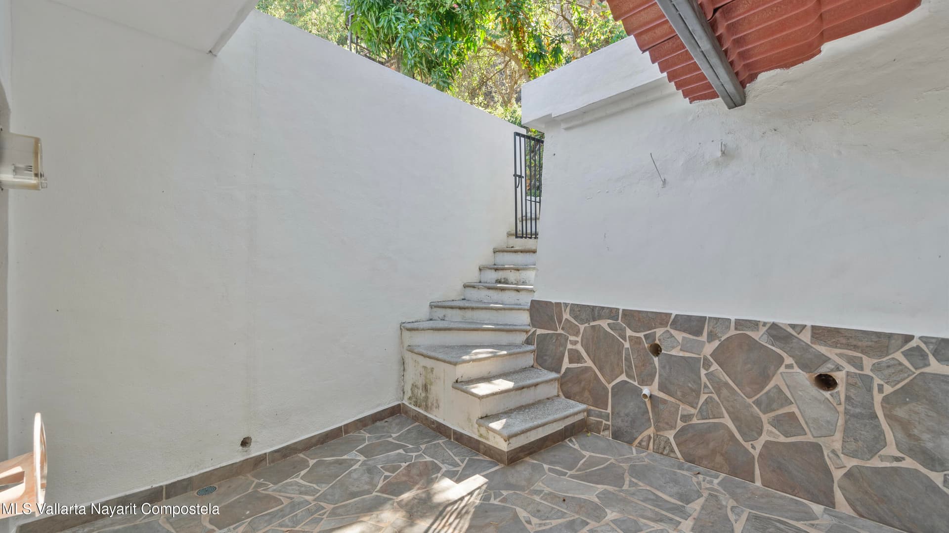 463 CALLE CORONA 13