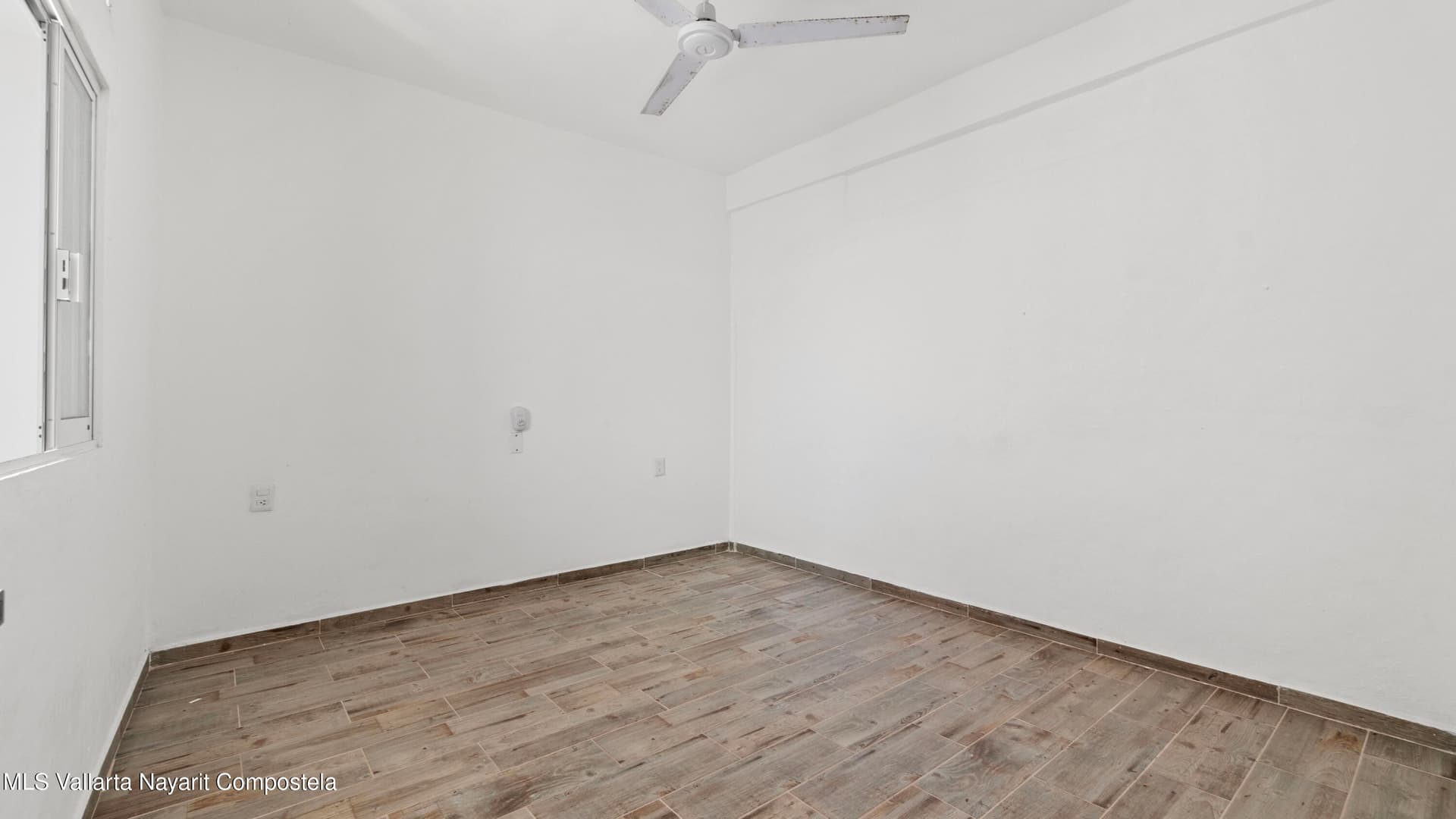 463 CALLE CORONA 16