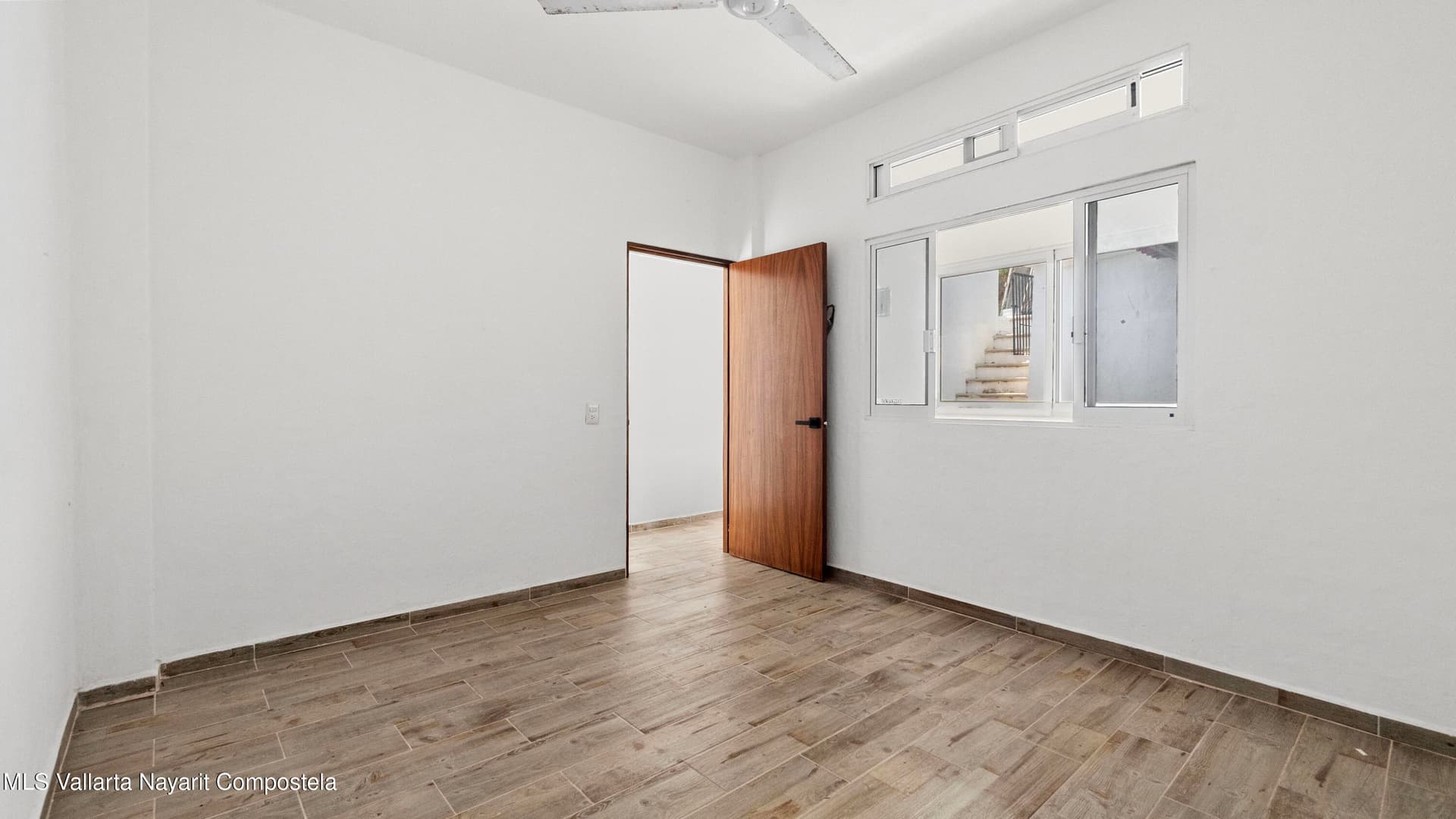 463 CALLE CORONA 17