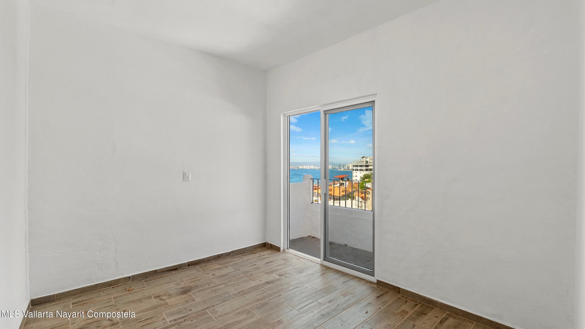 463 CALLE CORONA 18