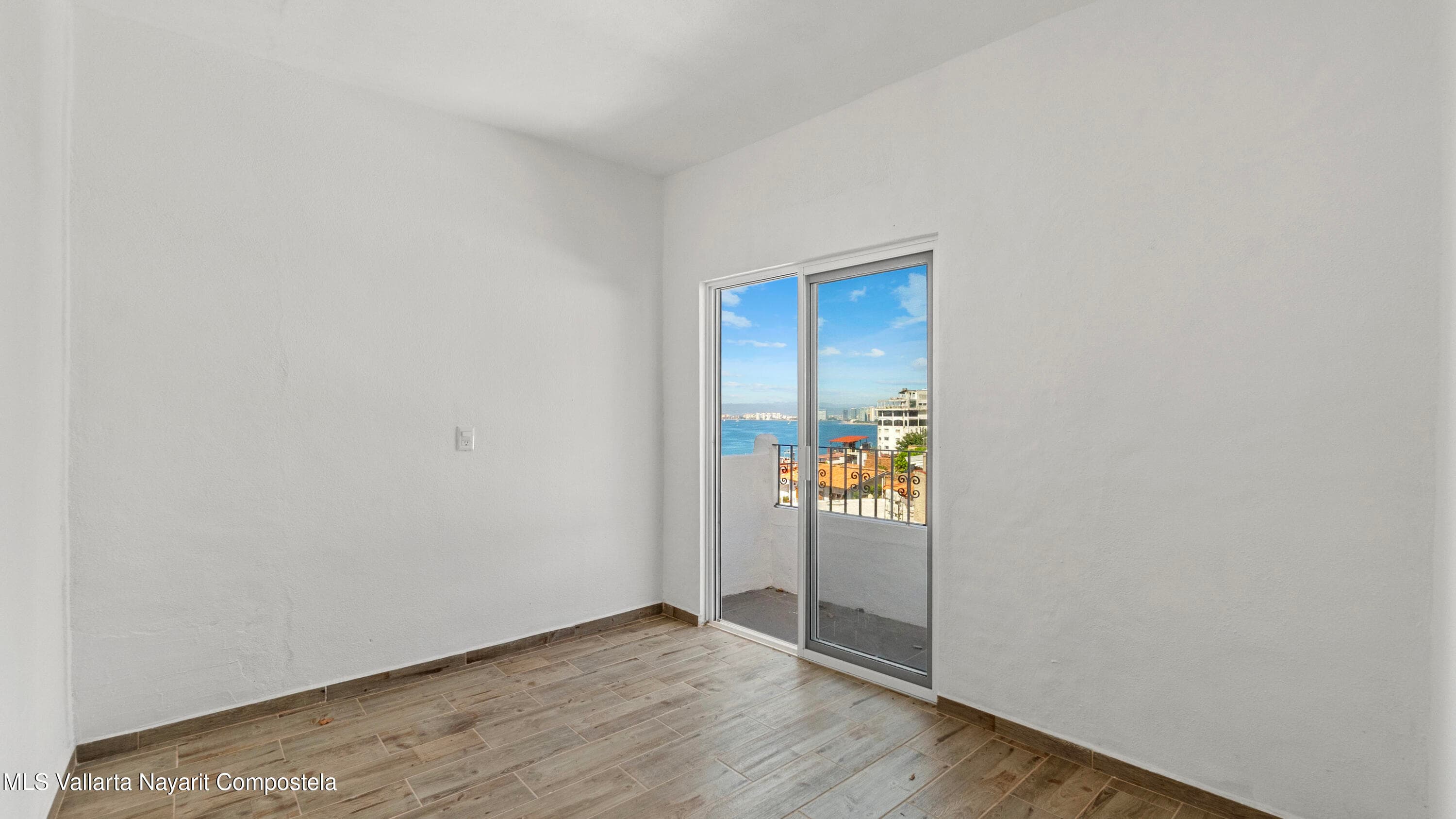 463 CALLE CORONA 18