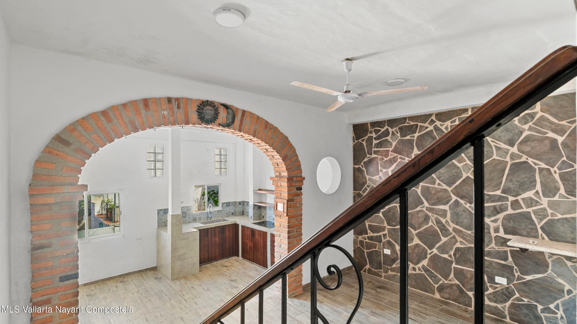 463 CALLE CORONA 24