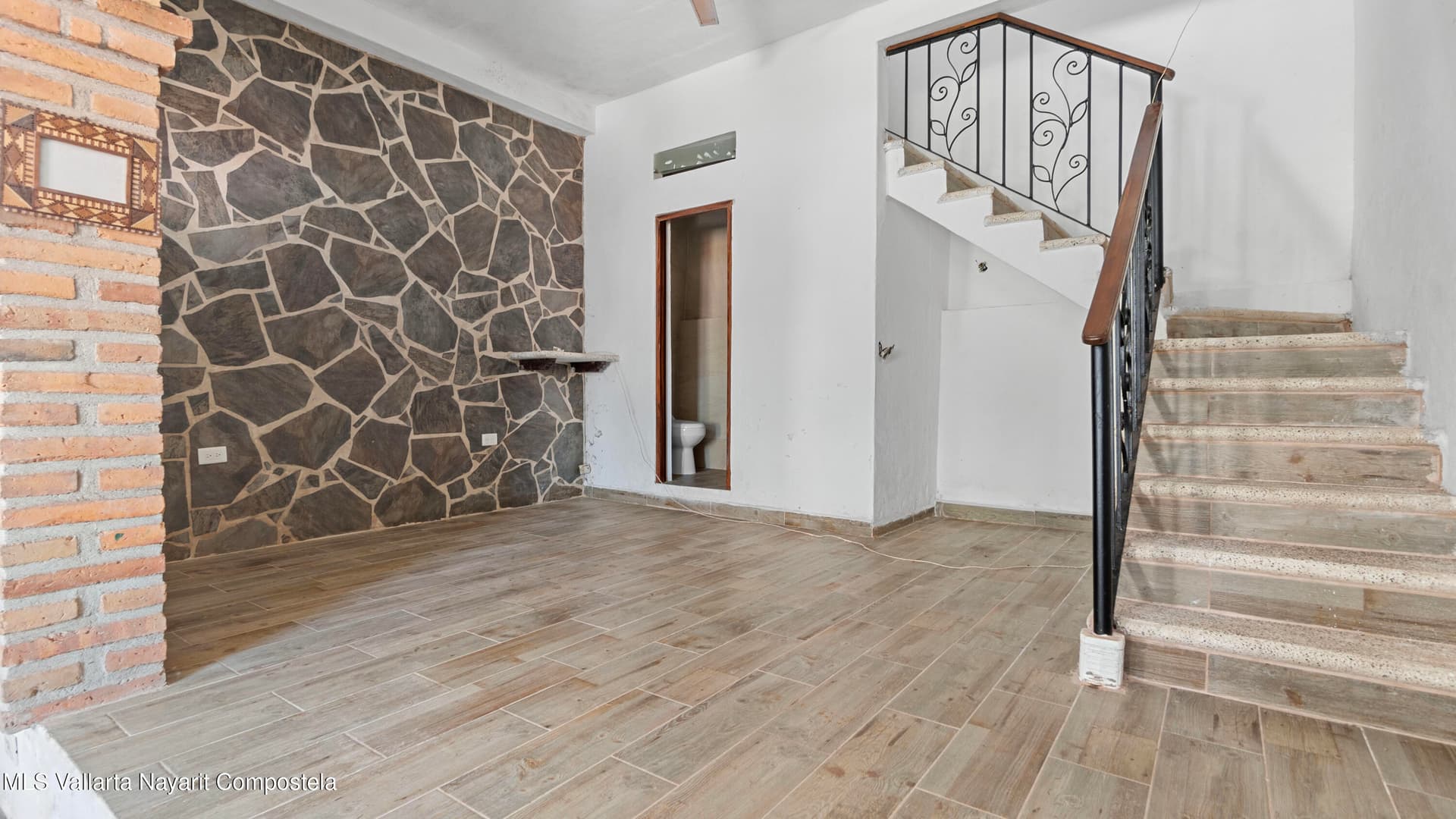 463 CALLE CORONA 25
