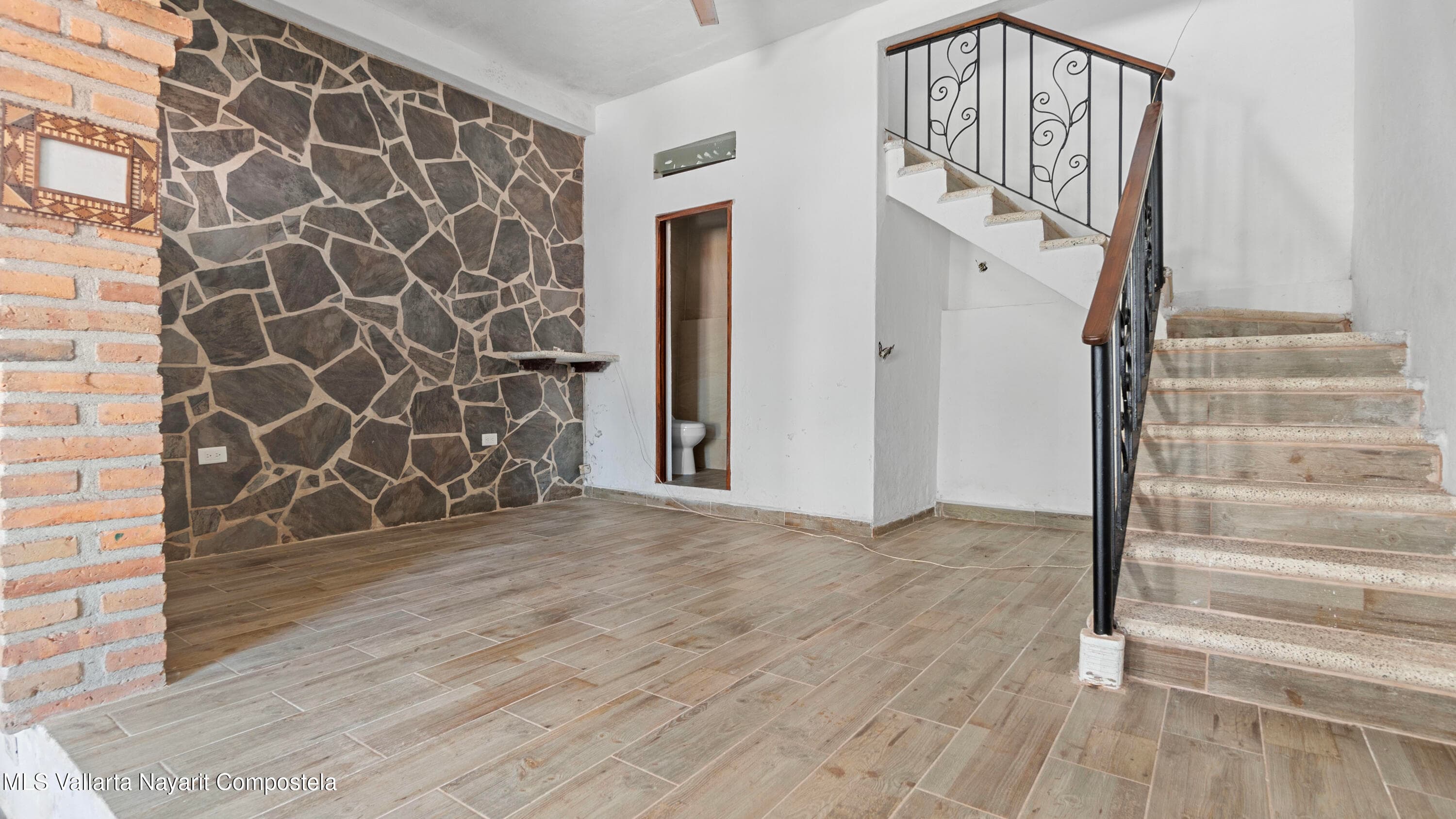 463 CALLE CORONA 25
