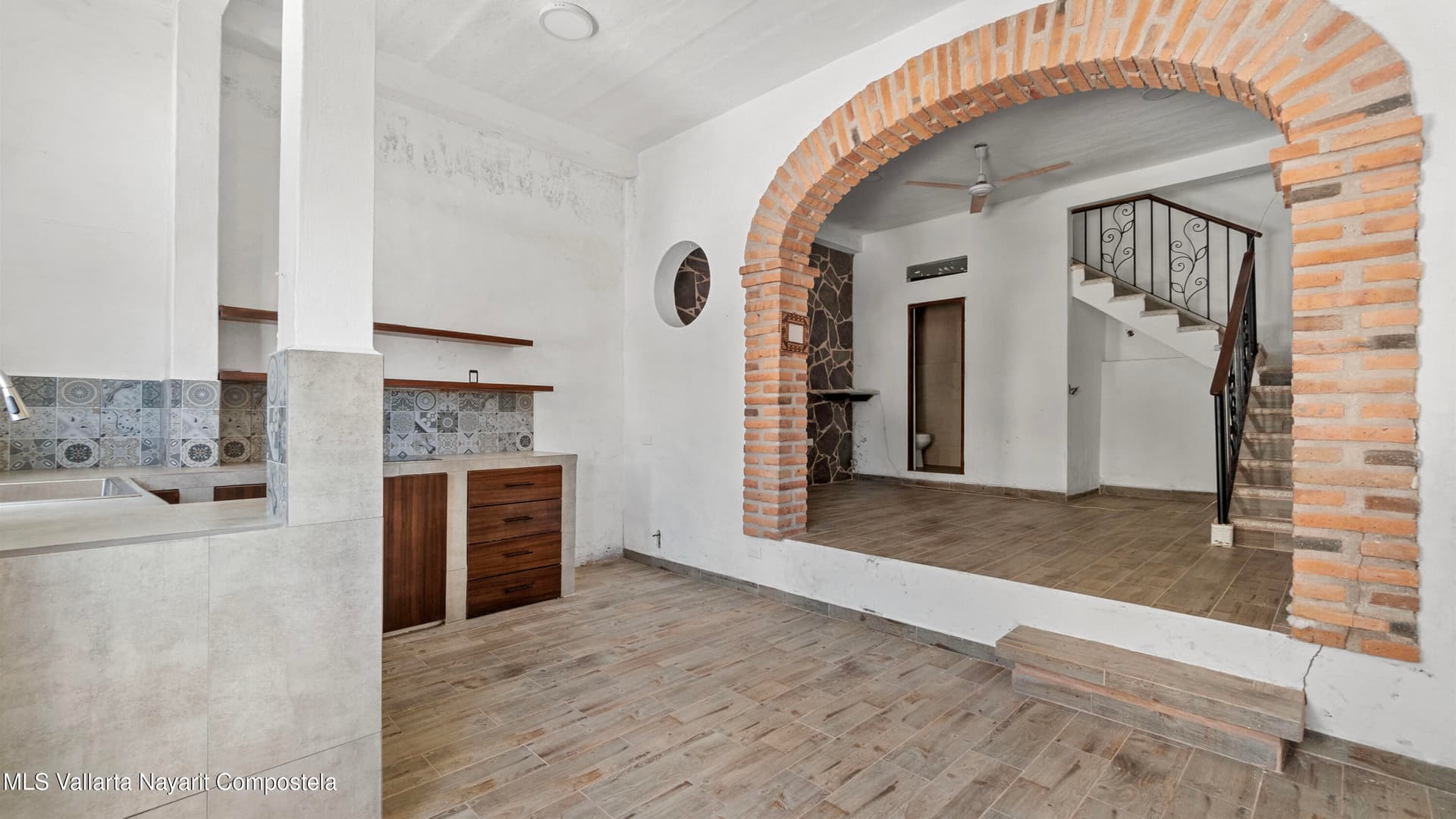 463 CALLE CORONA 32