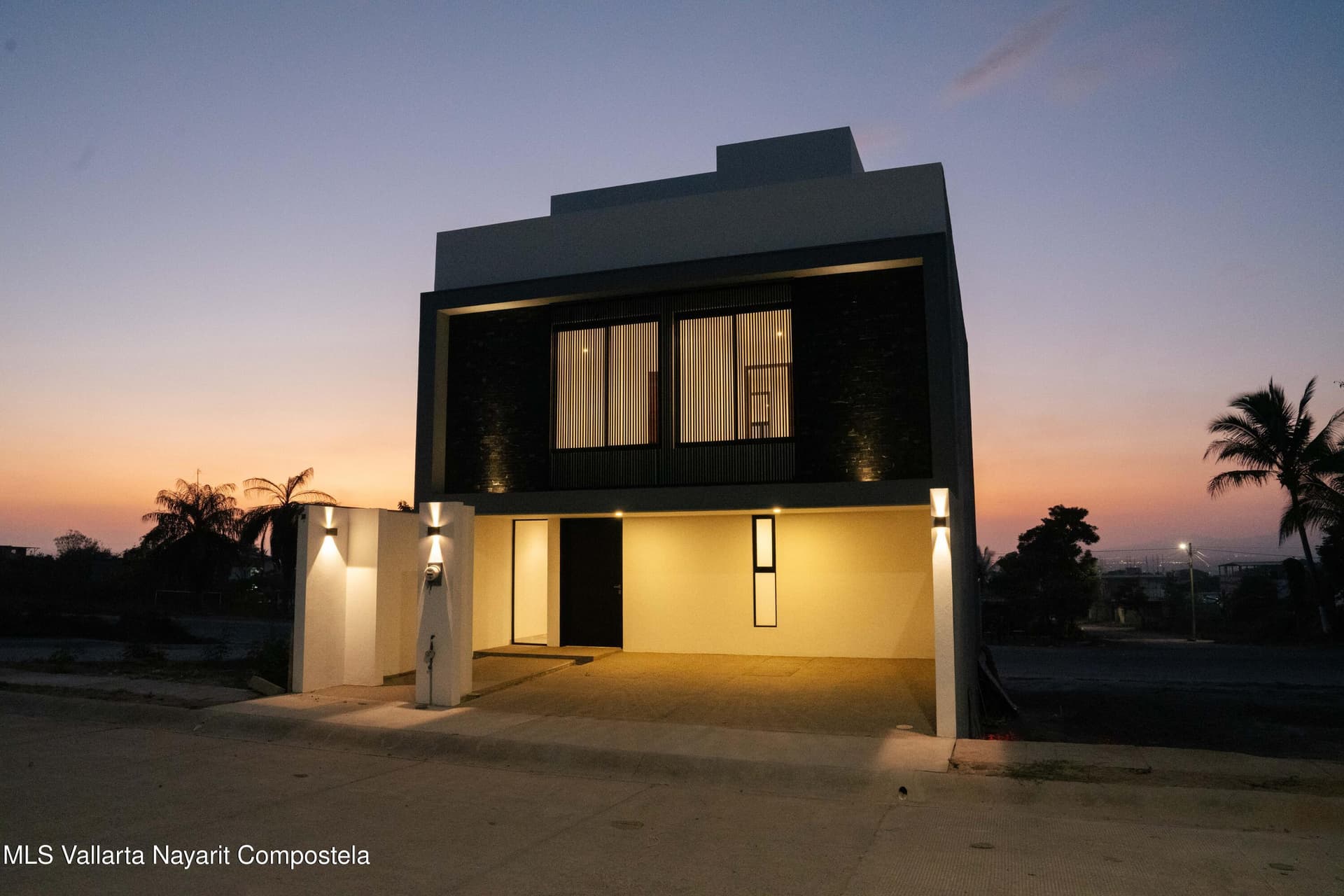 652 Vista del Sol 2