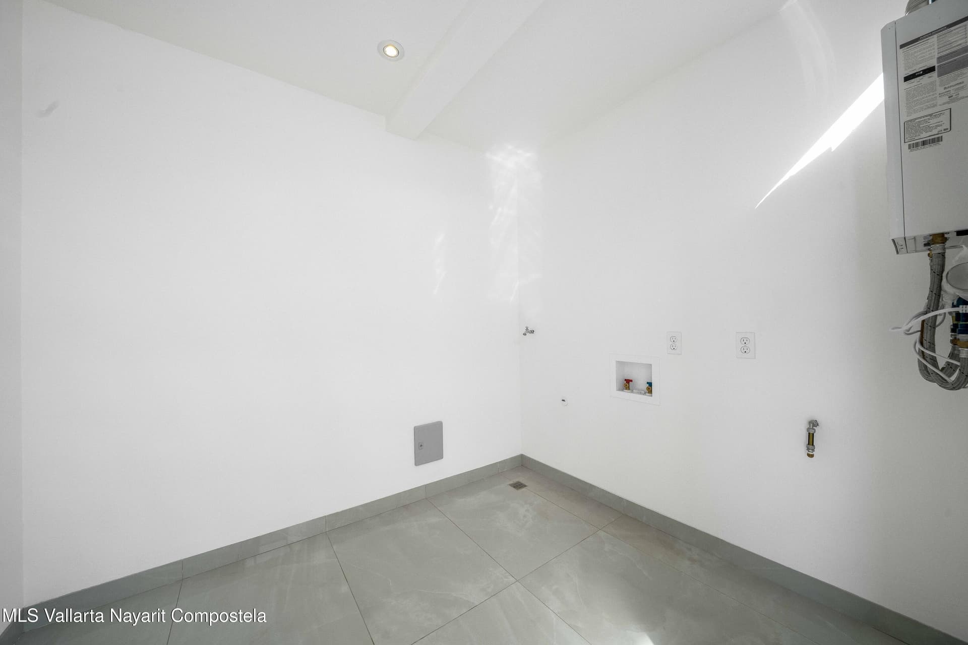 652 Vista del Sol 26