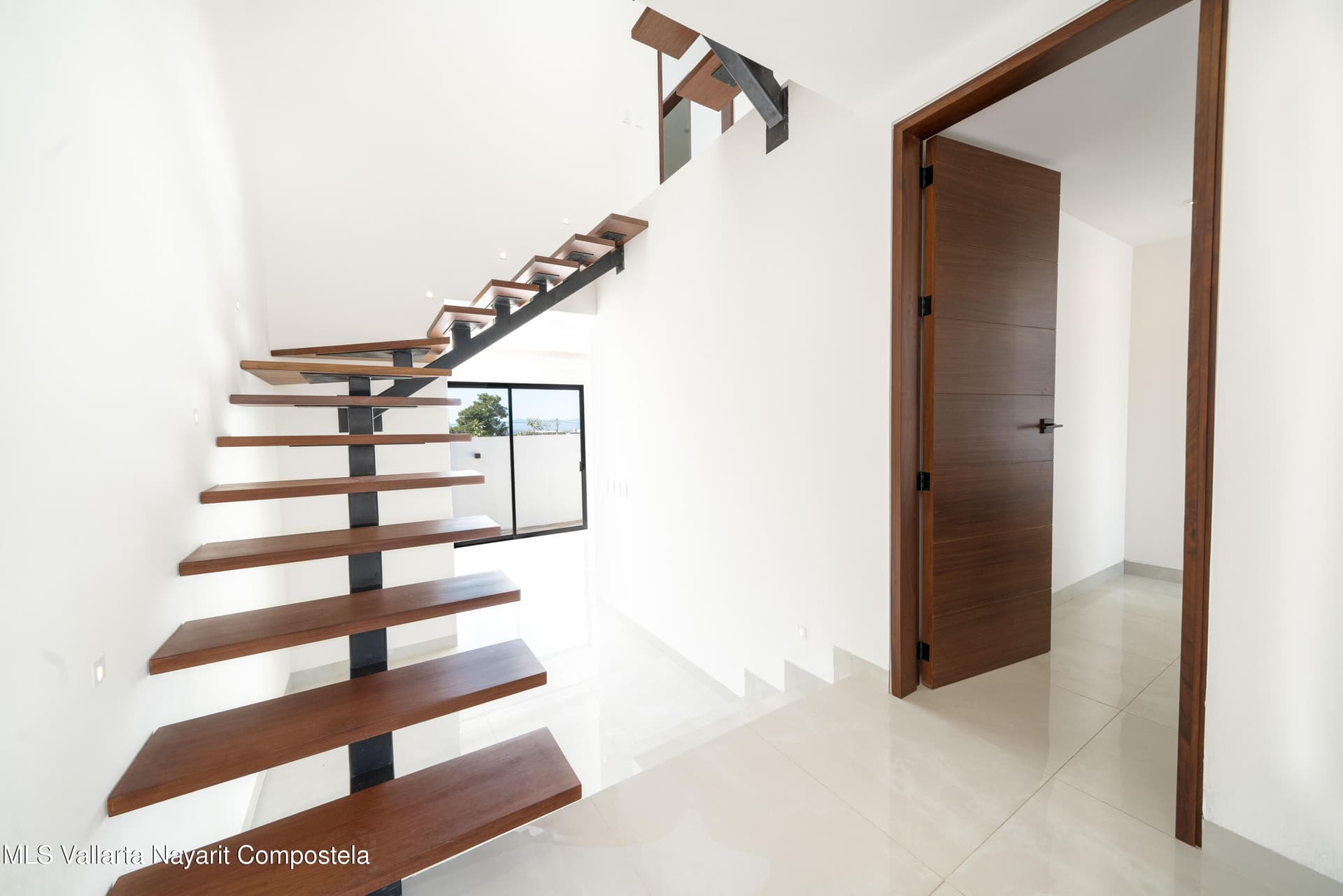652 Vista del Sol 4