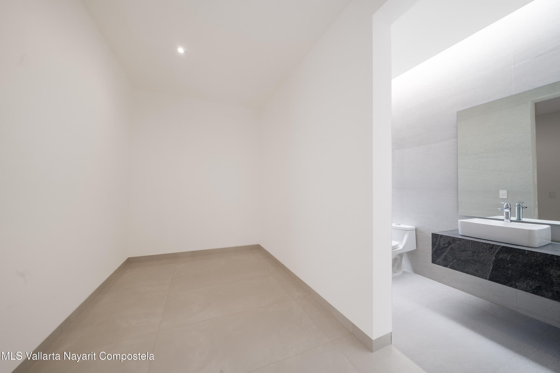 652 Vista del Sol 17