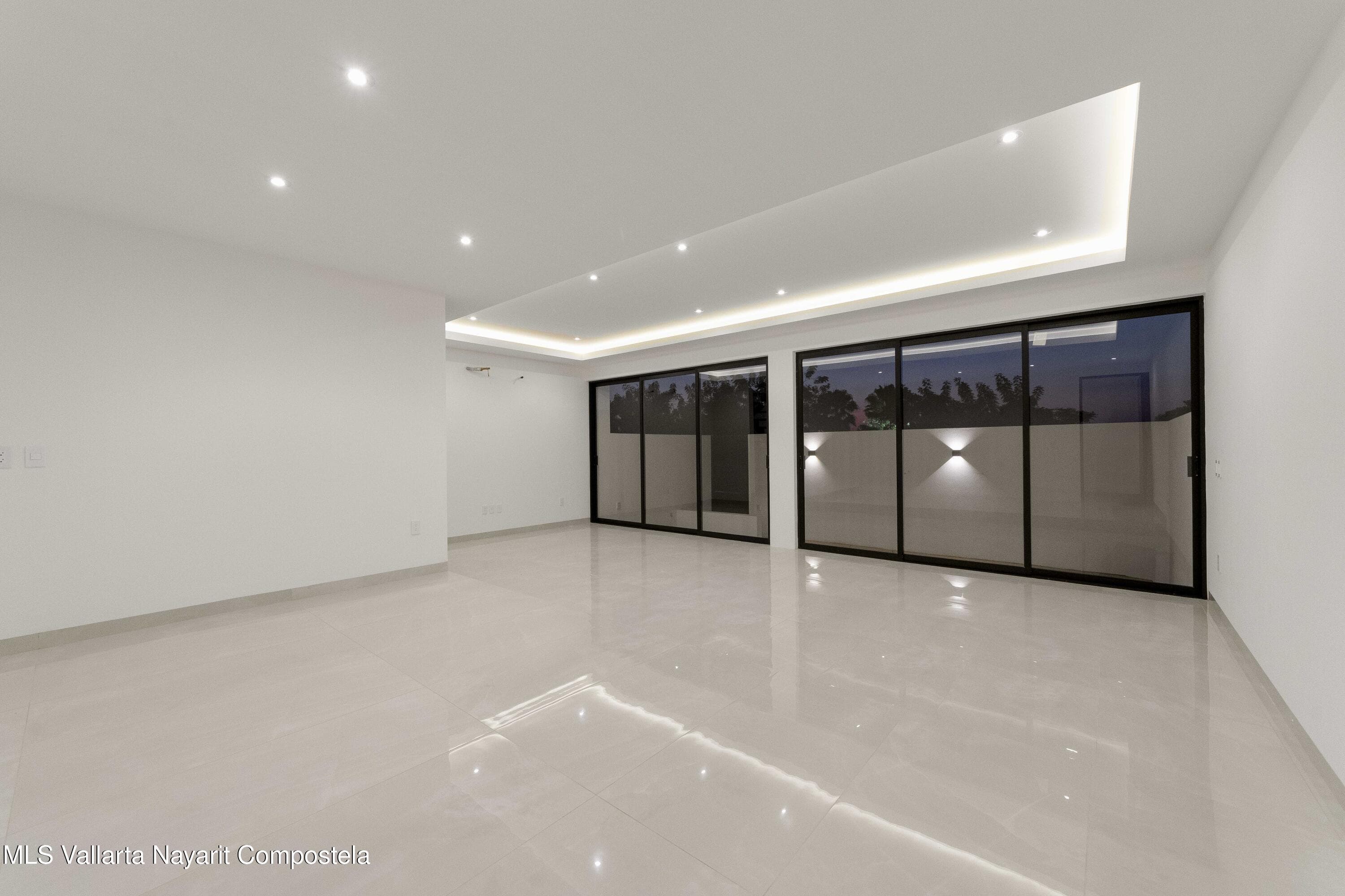 652 Vista del Sol 35