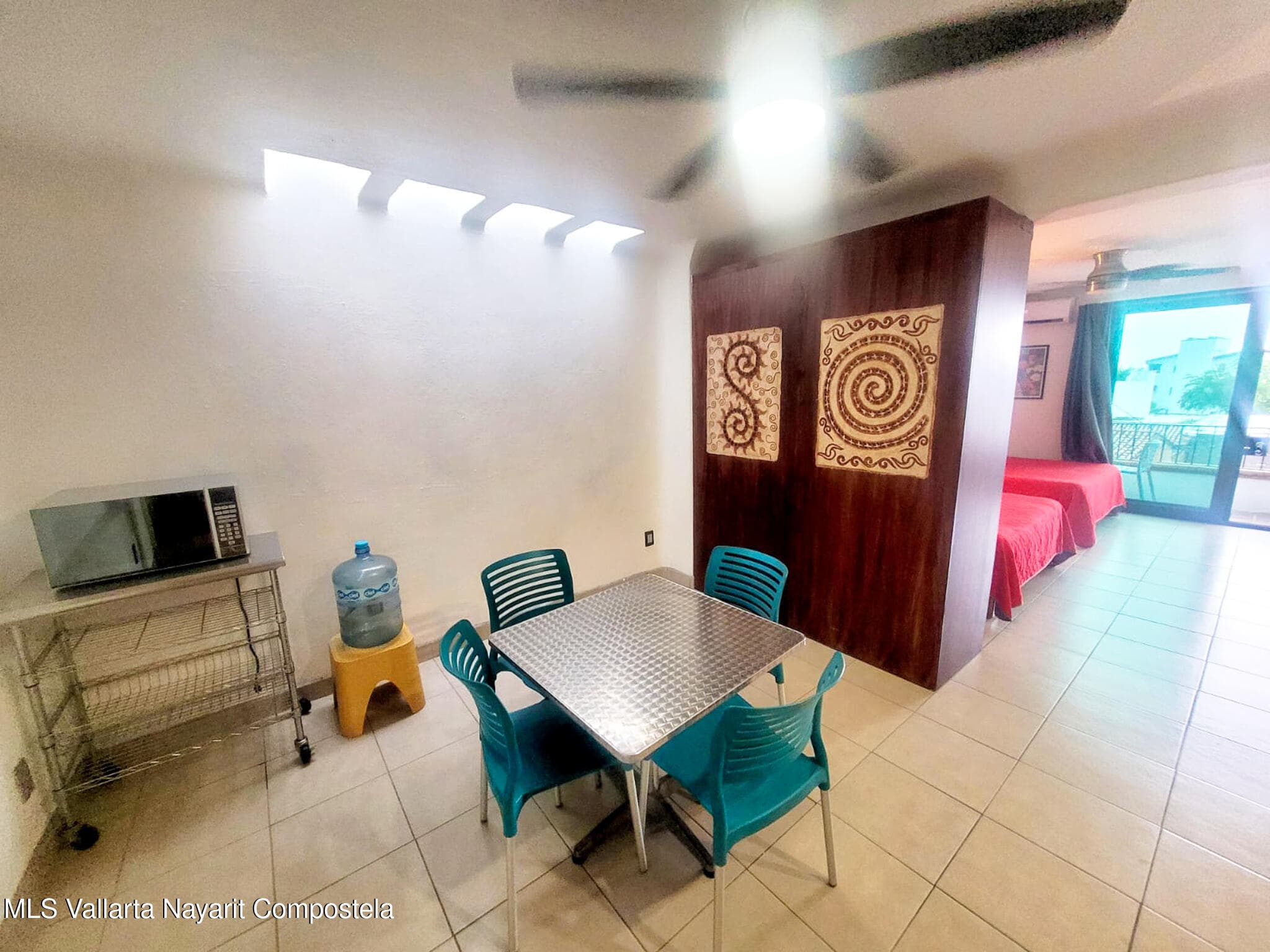 1082 Av Mexico 7