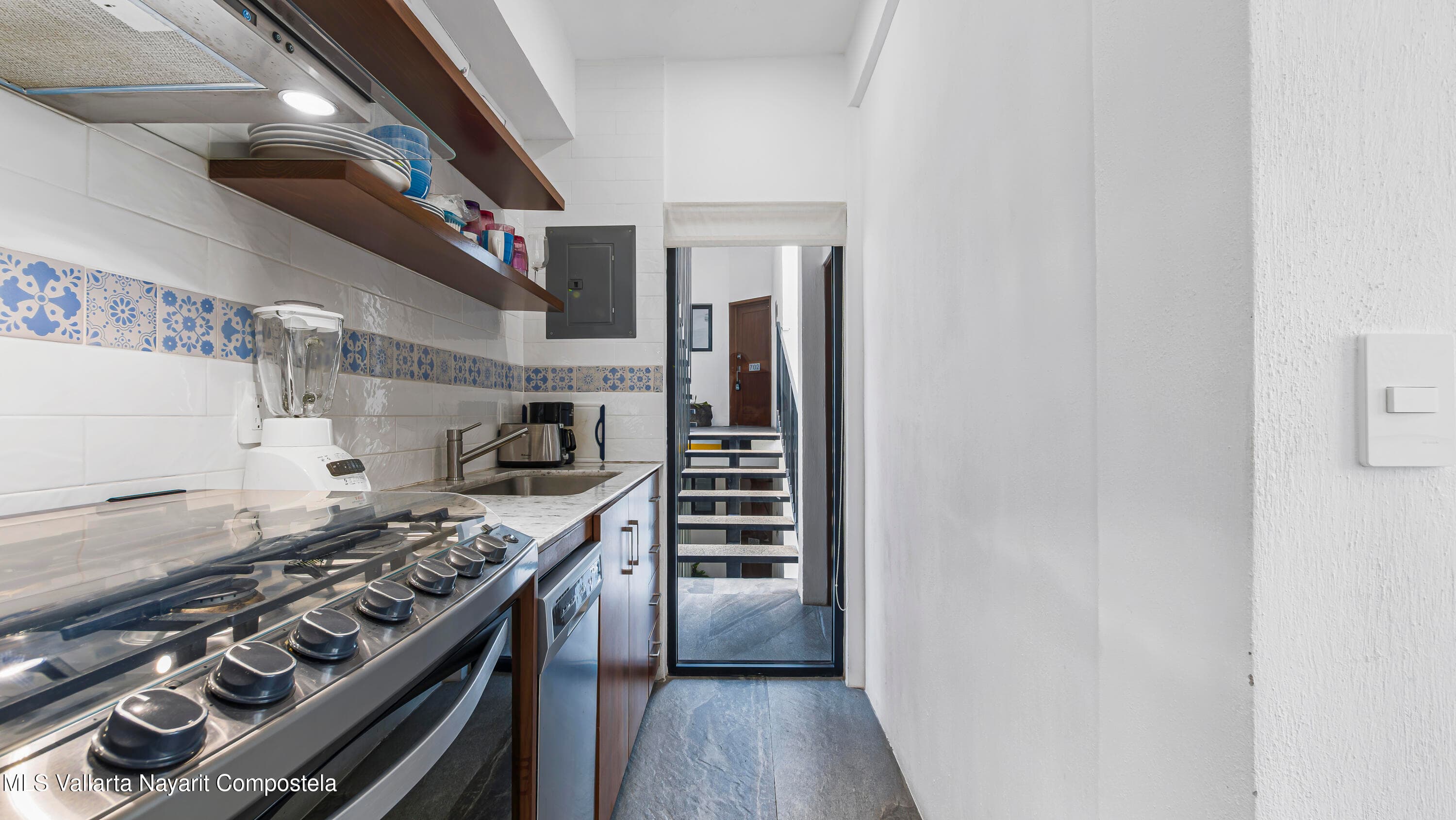 Condo CR1275 18