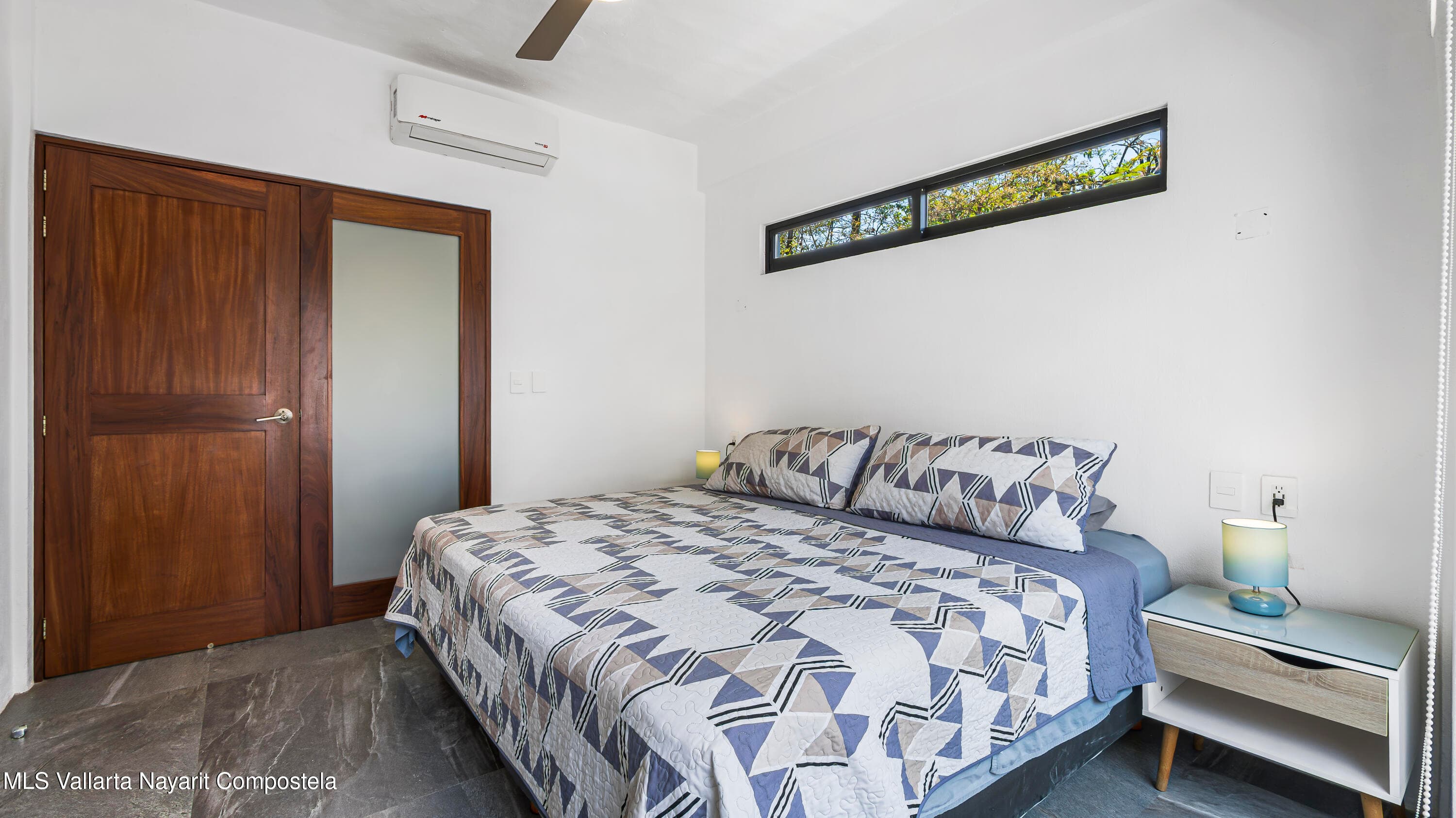 Condo CR1275 23