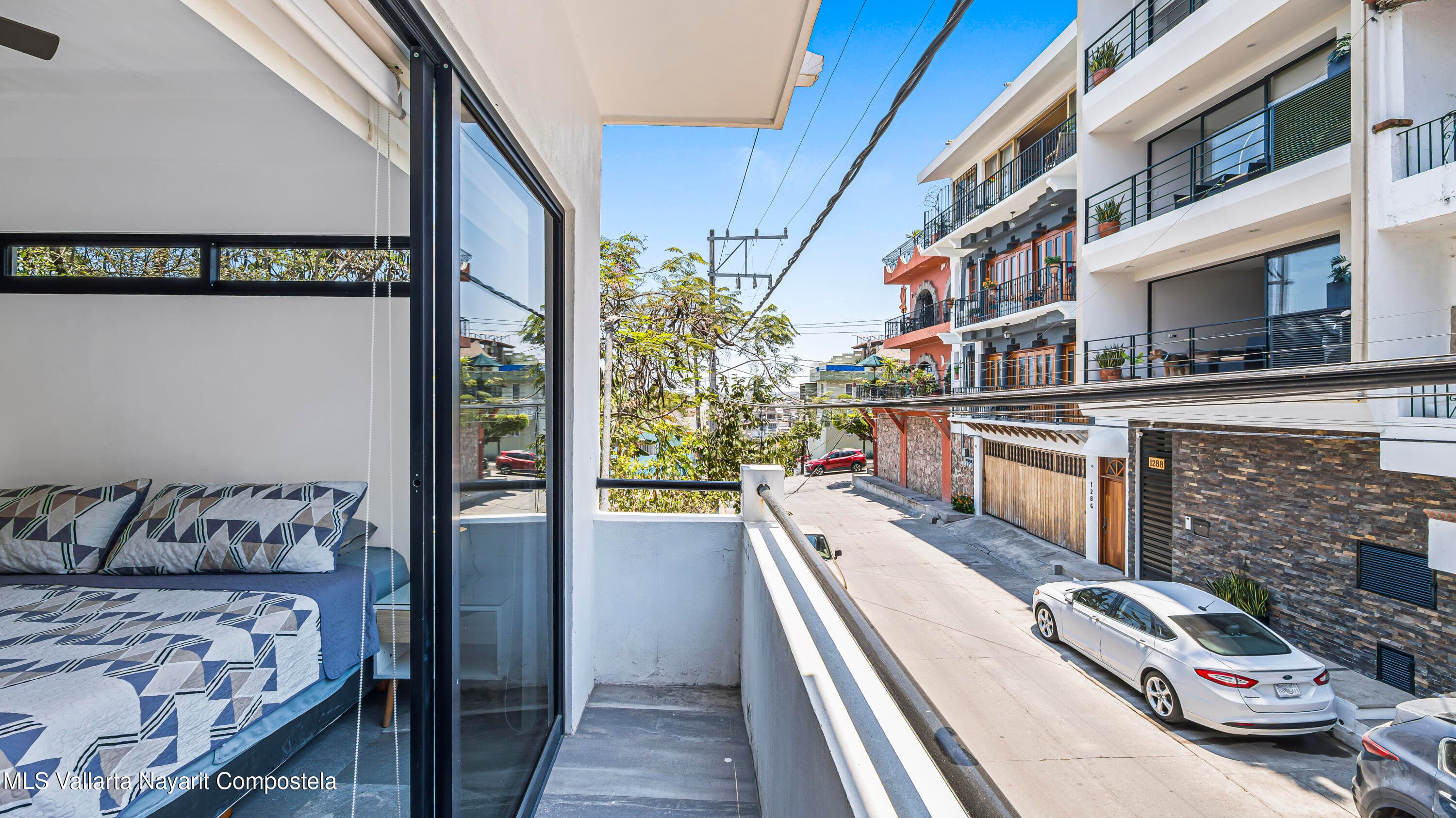 Condo CR1275 24
