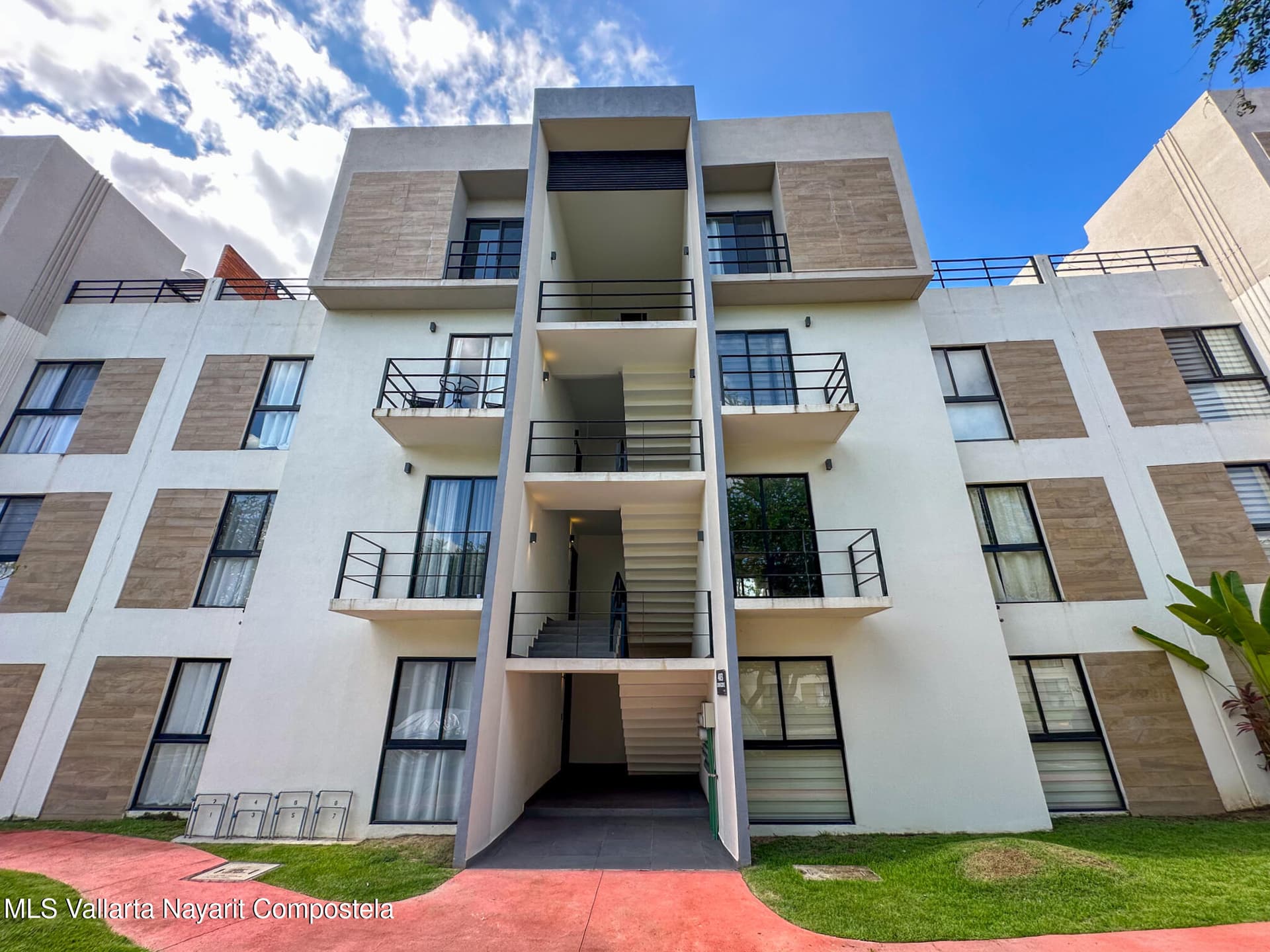 403 Paseo Foresta 37