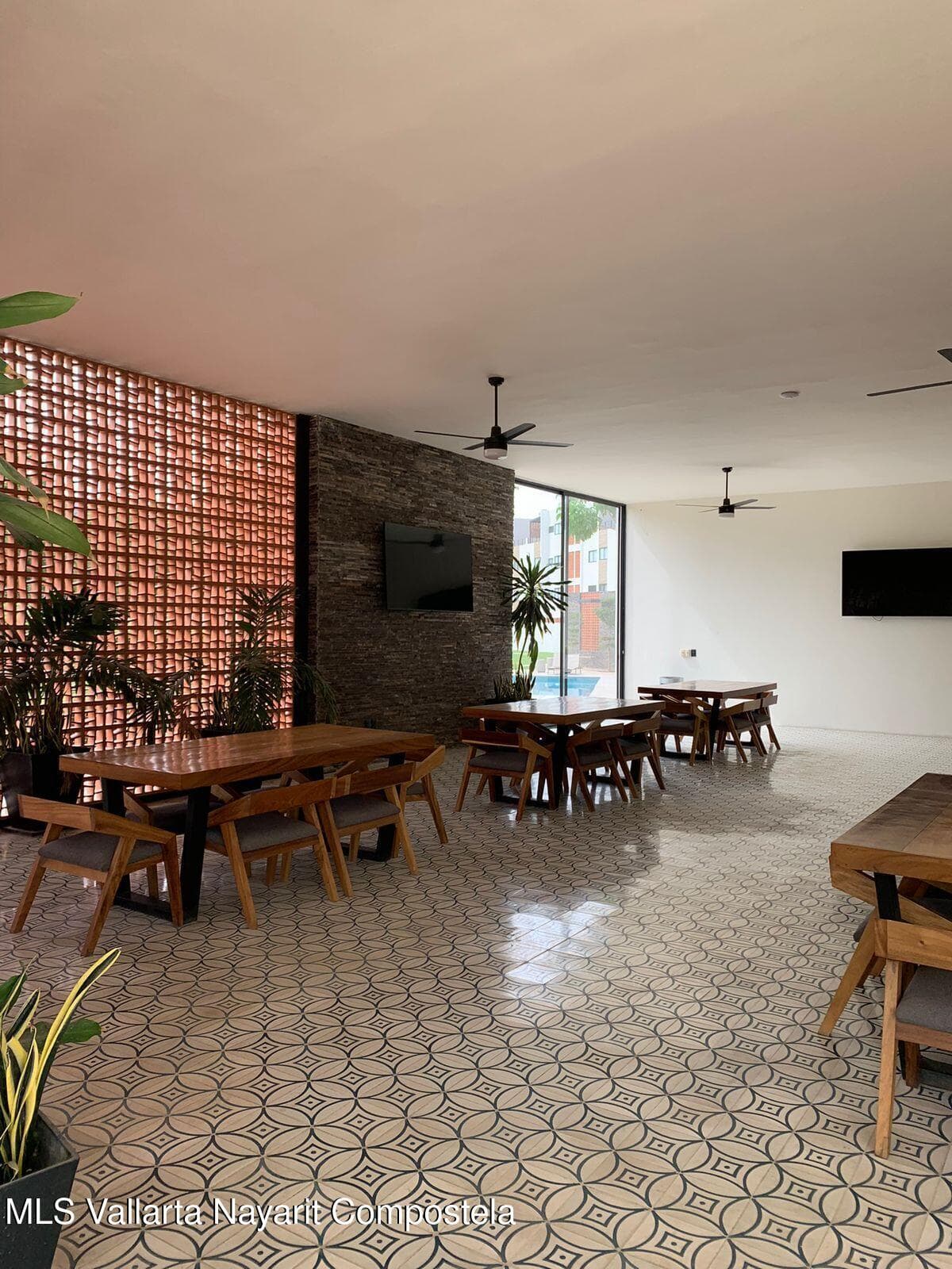 303 Paseo Foresta 18
