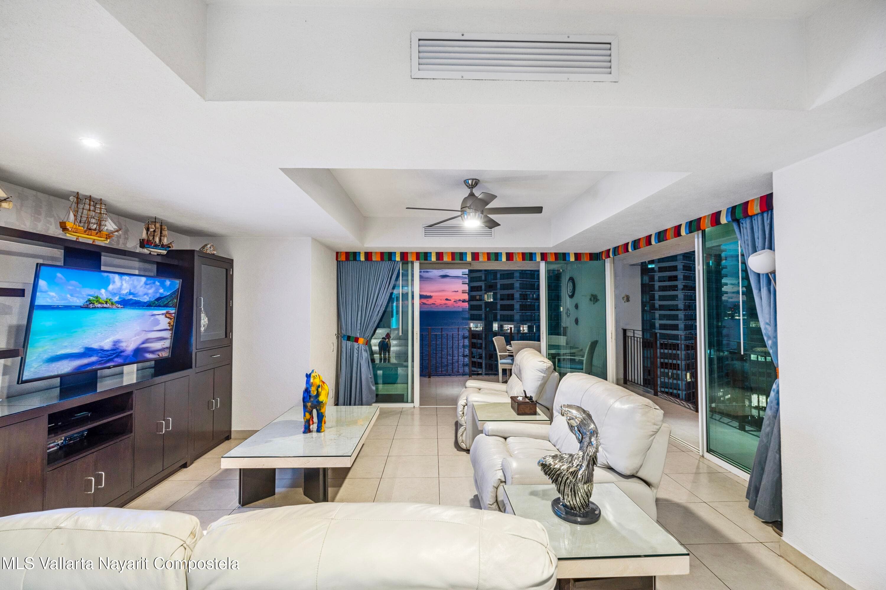 Grand Venetian 10
