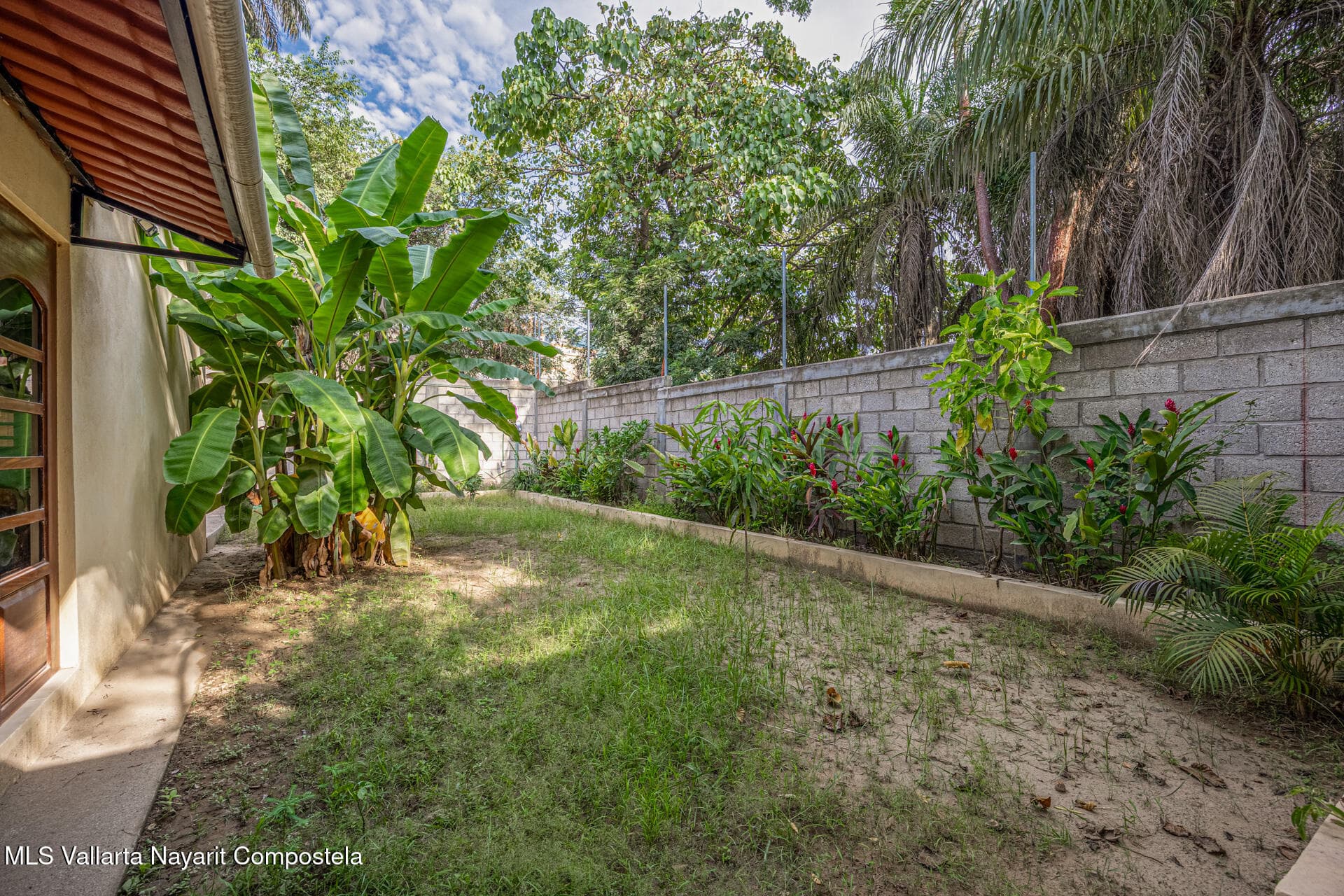 515 Av. Victor Iturbe 9