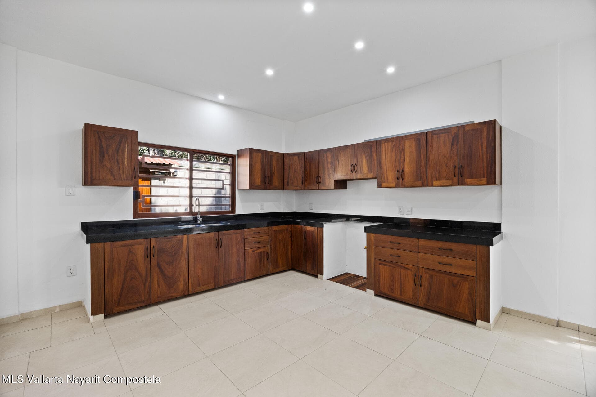 515 Av. Victor Iturbe 12