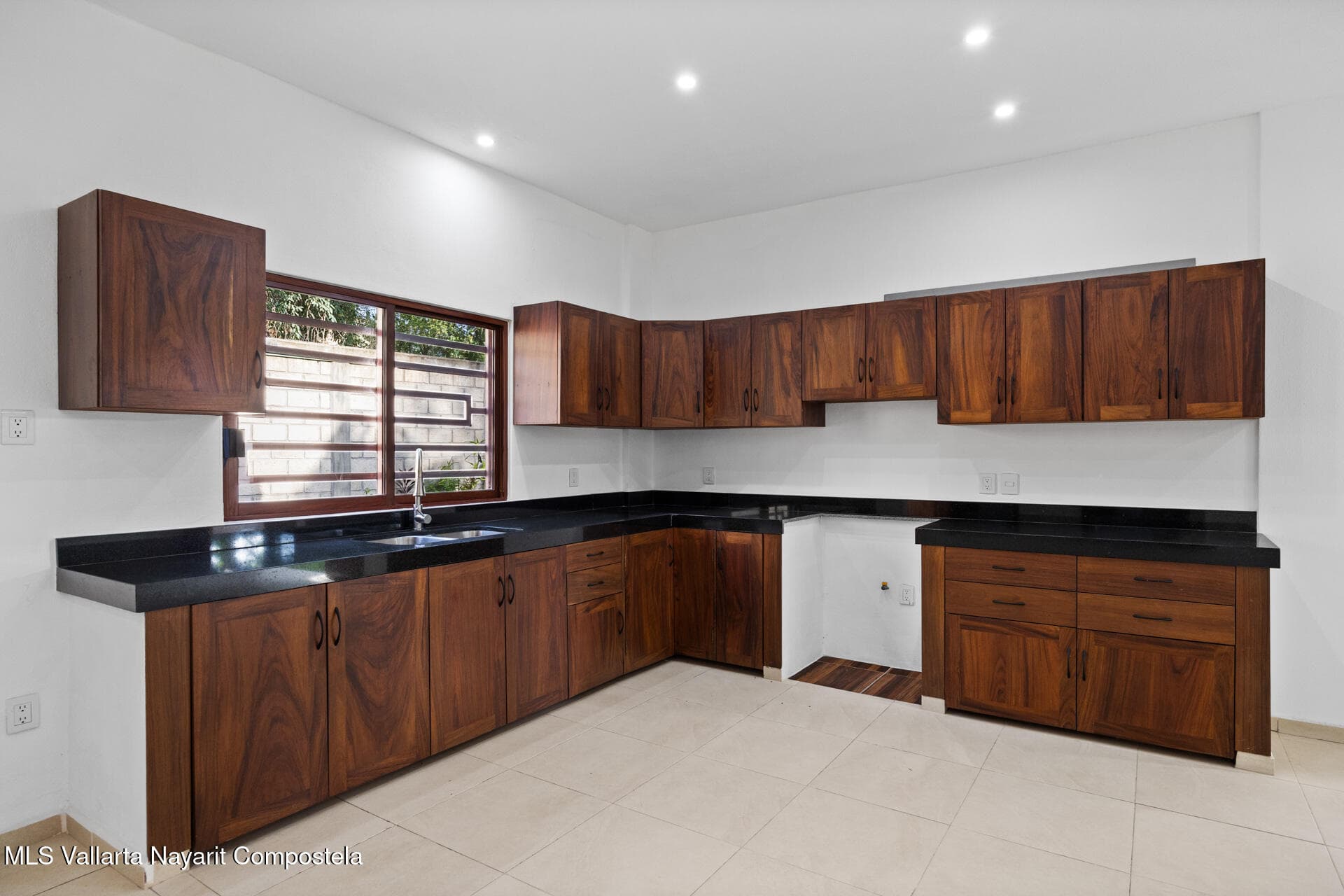 515 Av. Victor Iturbe 15