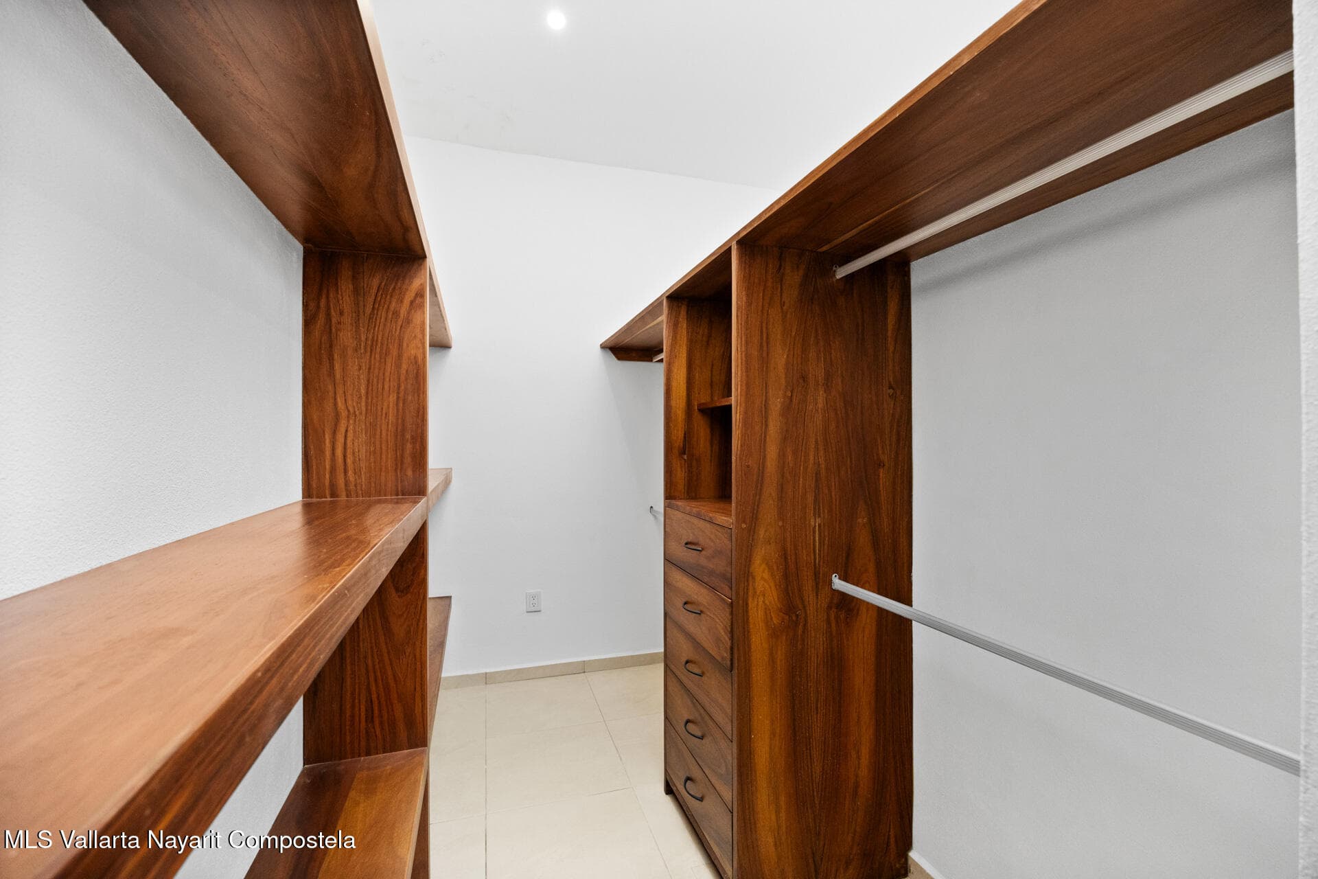 515 Av. Victor Iturbe 17