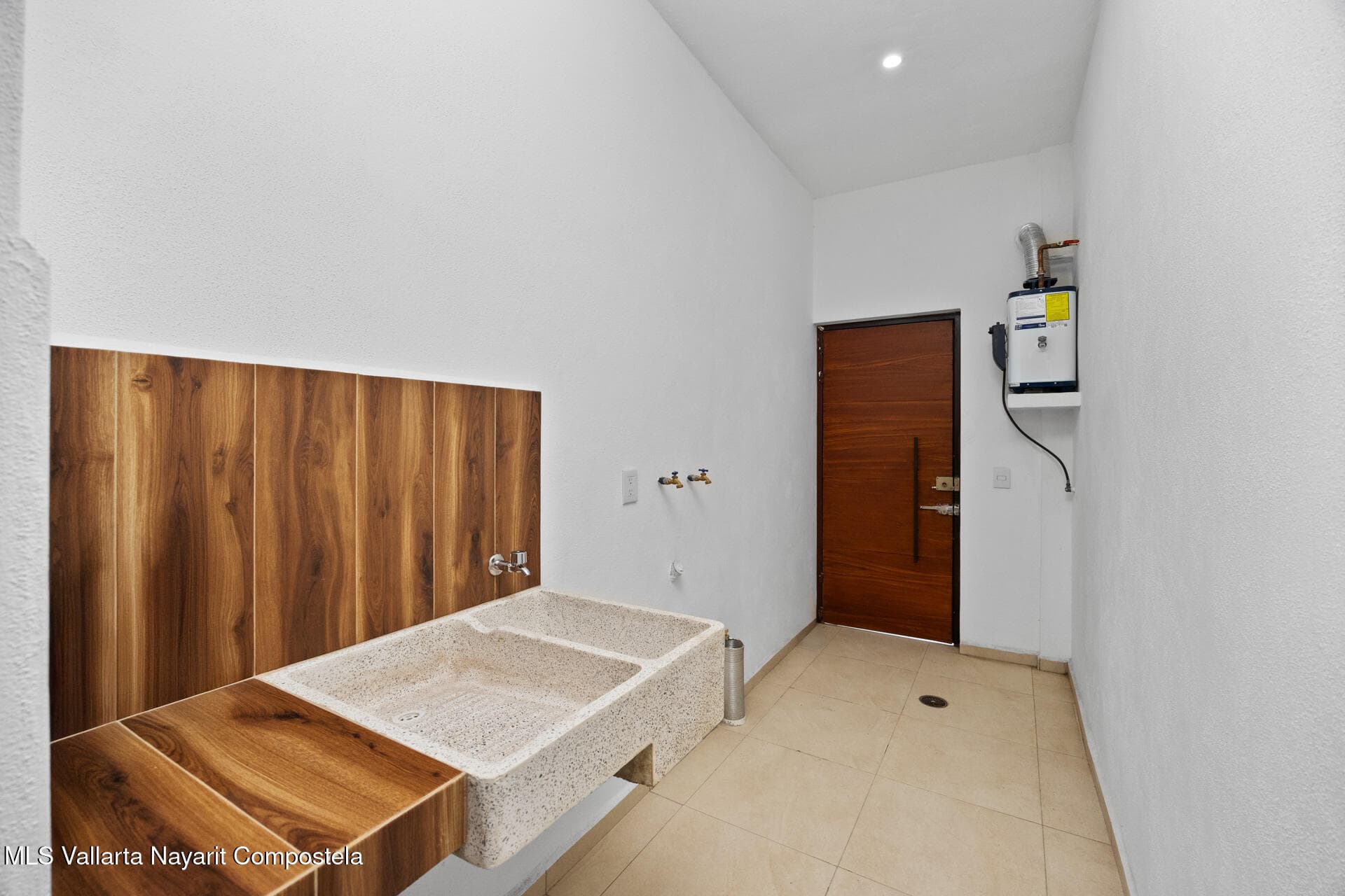 515 Av. Victor Iturbe 22