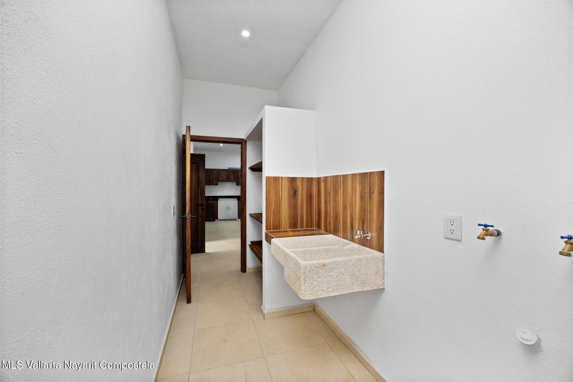 515 Av. Victor Iturbe 23