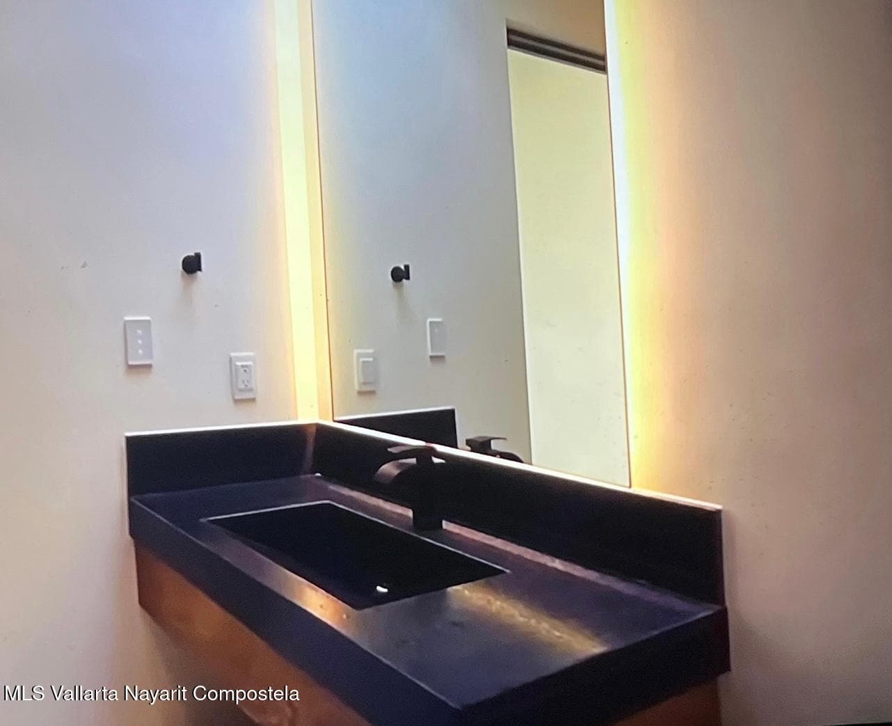 1042 Carmino Vallejo 4