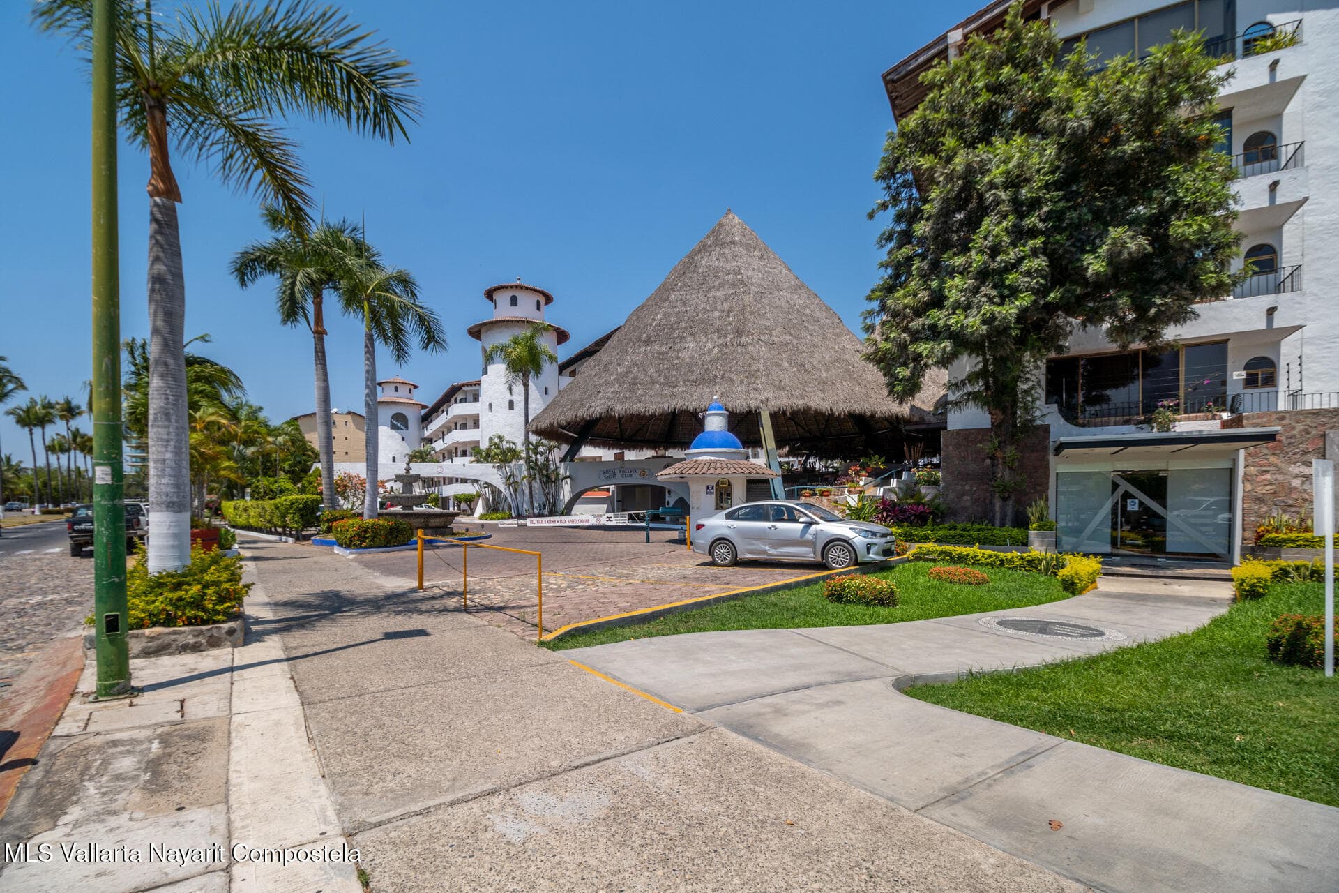 Royal Pacific Yacht Club 32