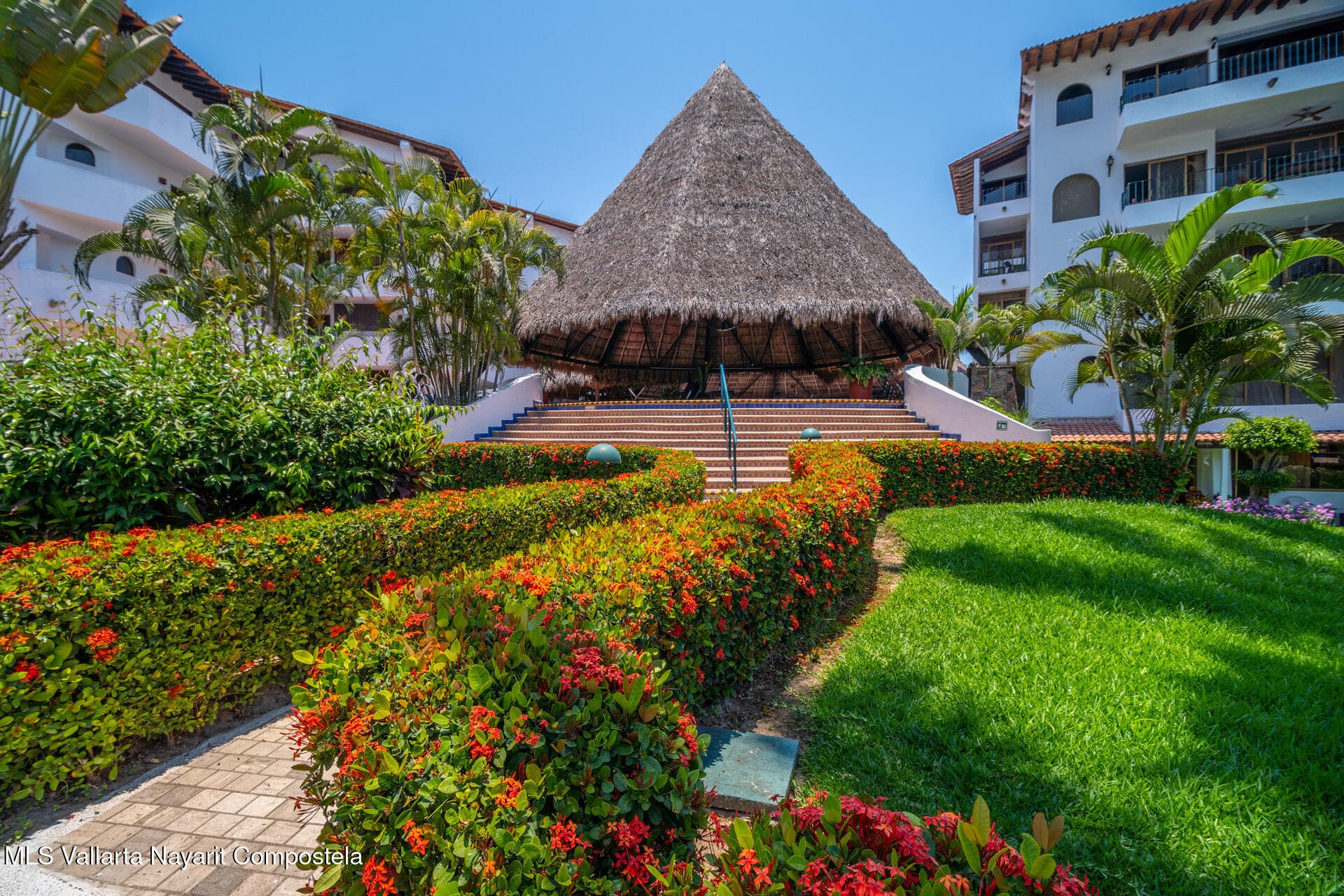 Royal Pacific Yacht Club 28