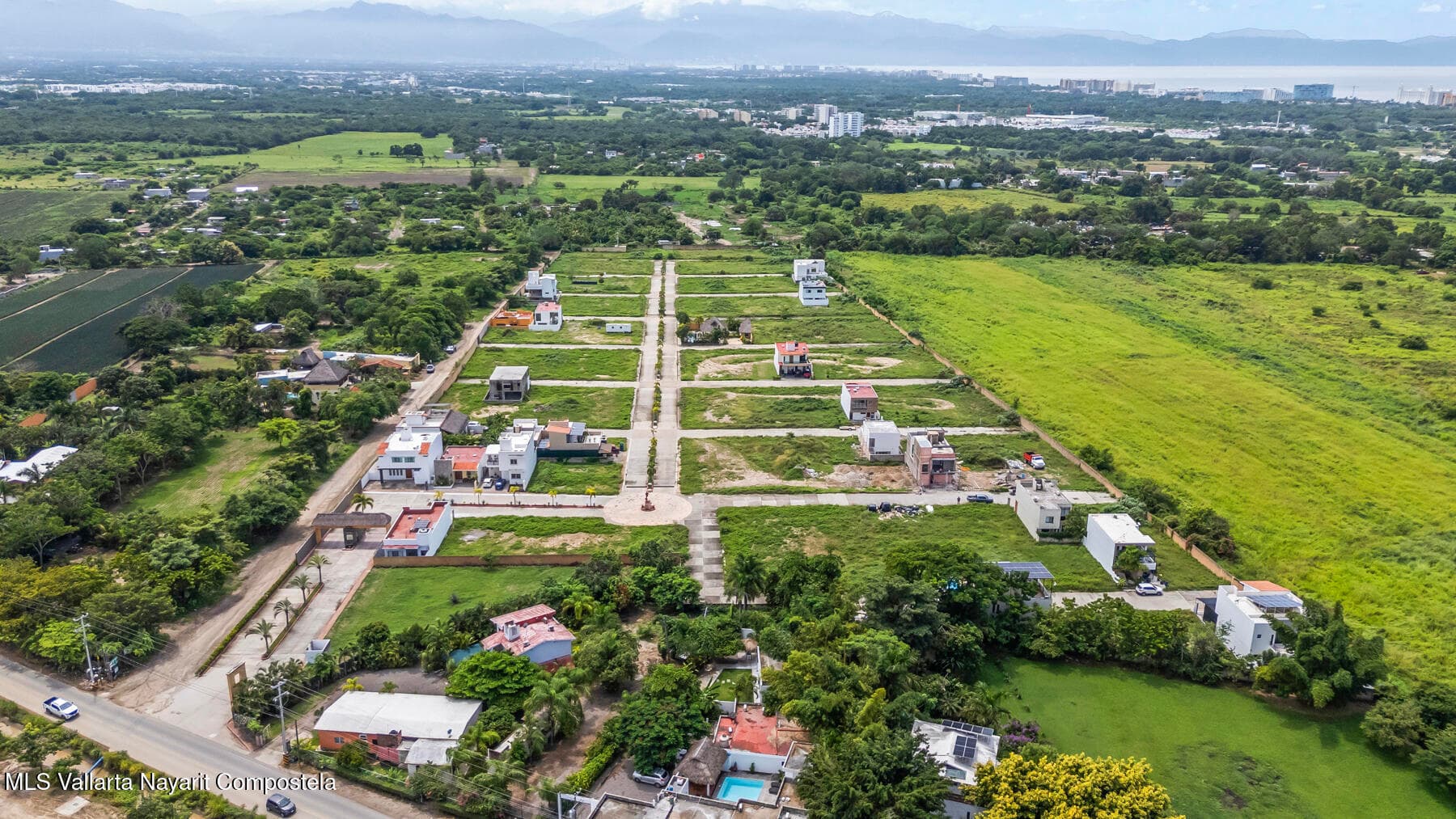 500 AVENIDA ESTACIONES 33