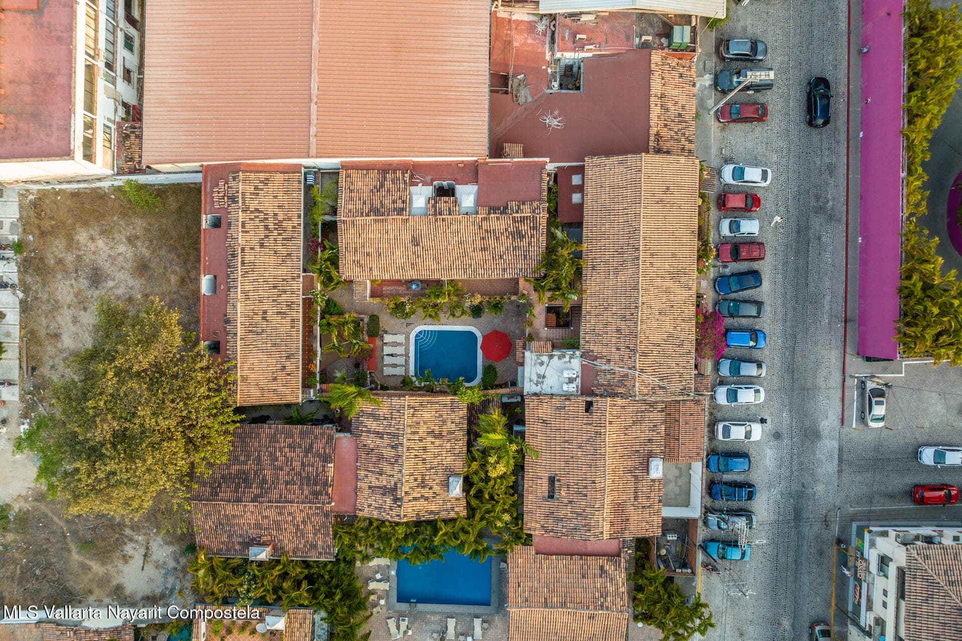 215 Las Garzas Av. 24