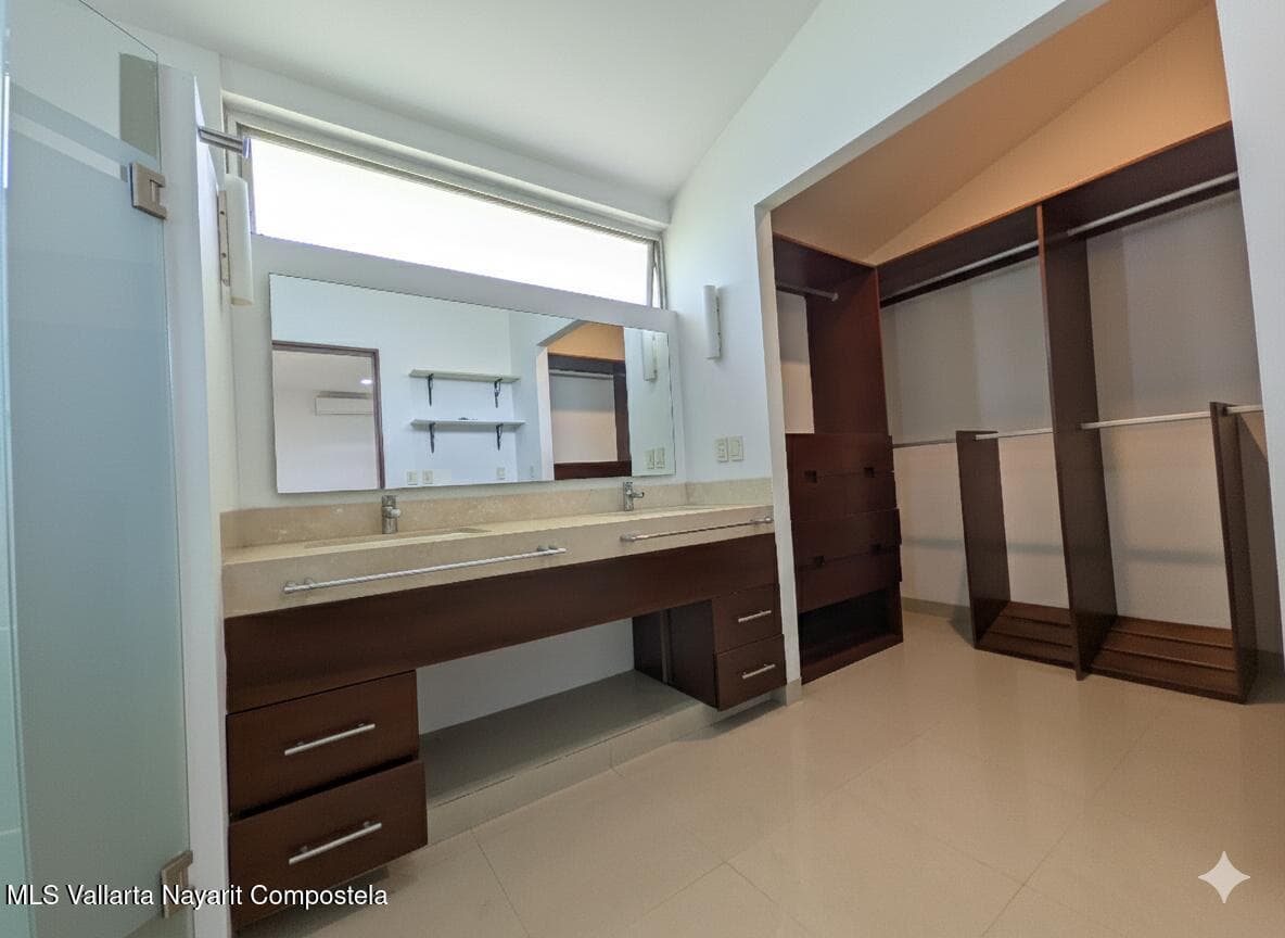 574 Avenida Mexico 9