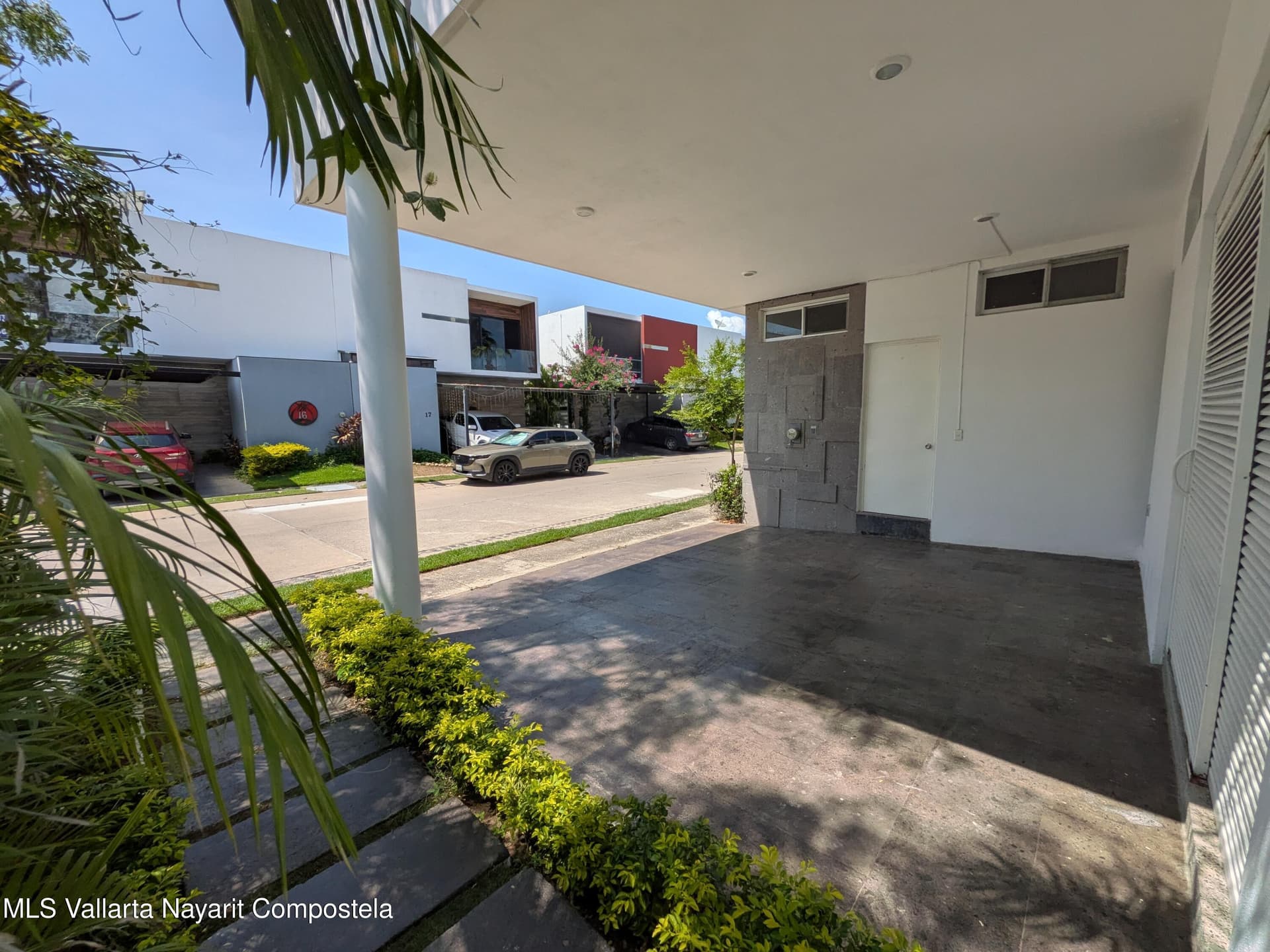 574 Avenida Mexico 14