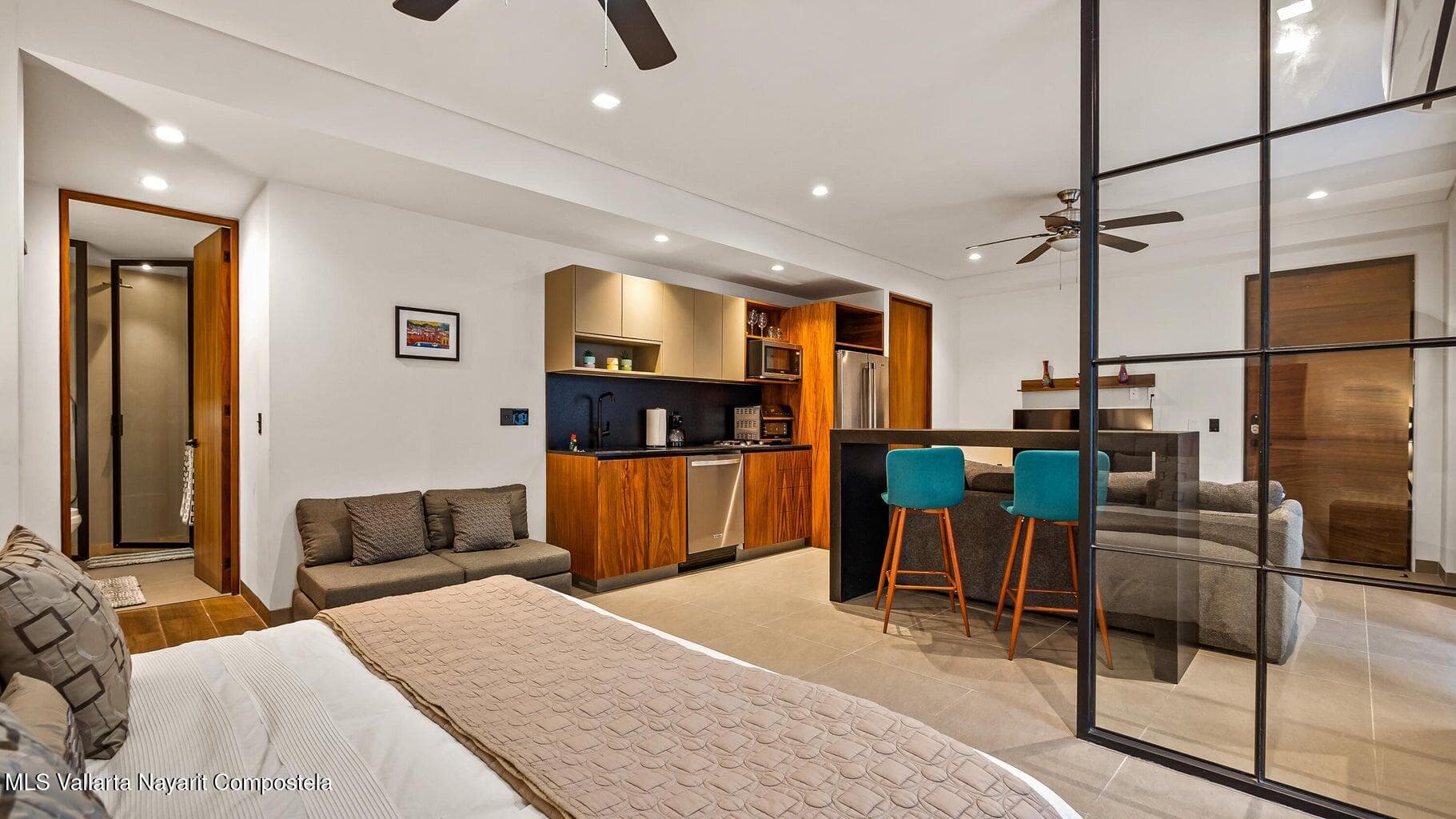 The Colonial 8