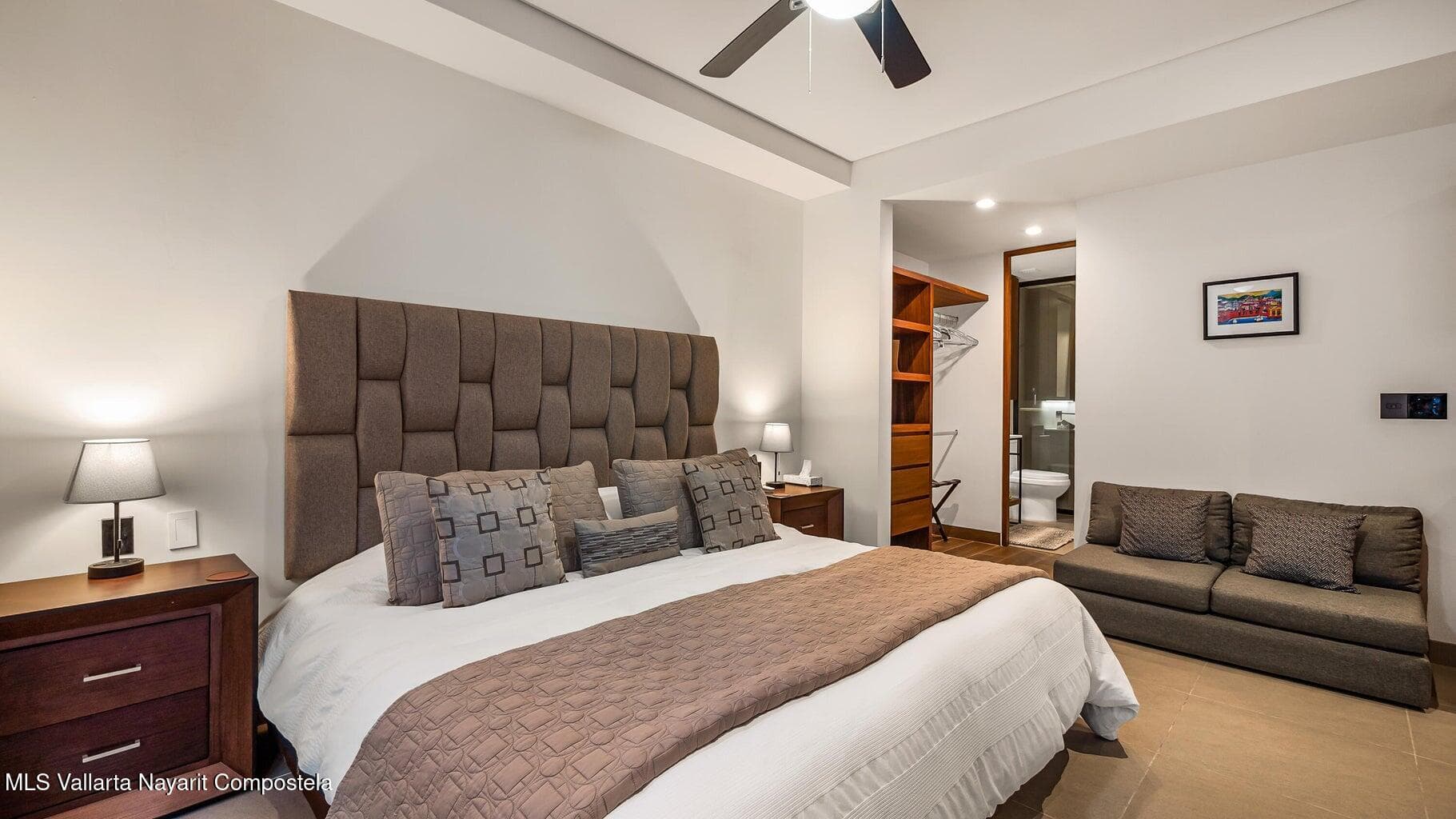The Colonial 23