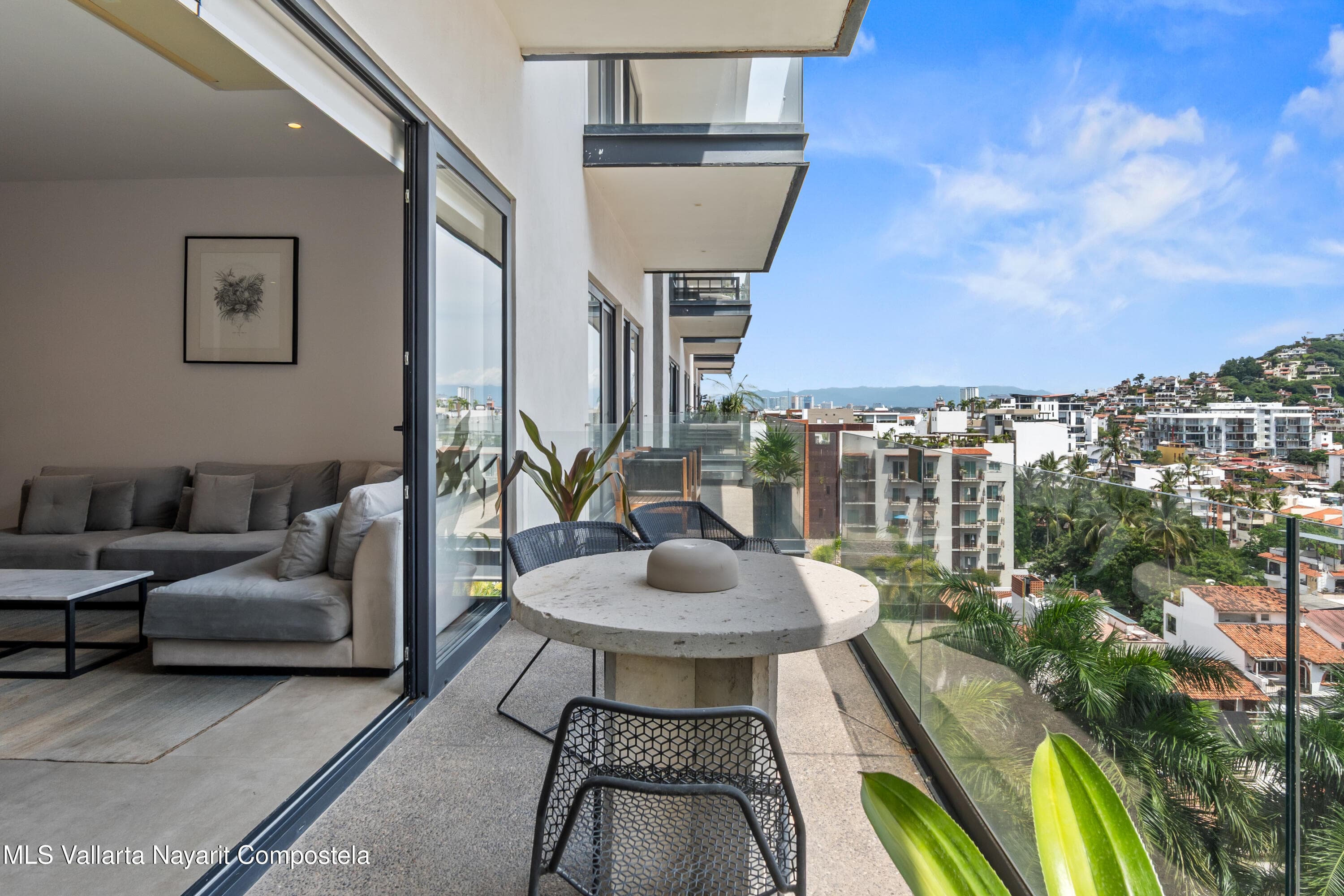 105 Sail View 18
