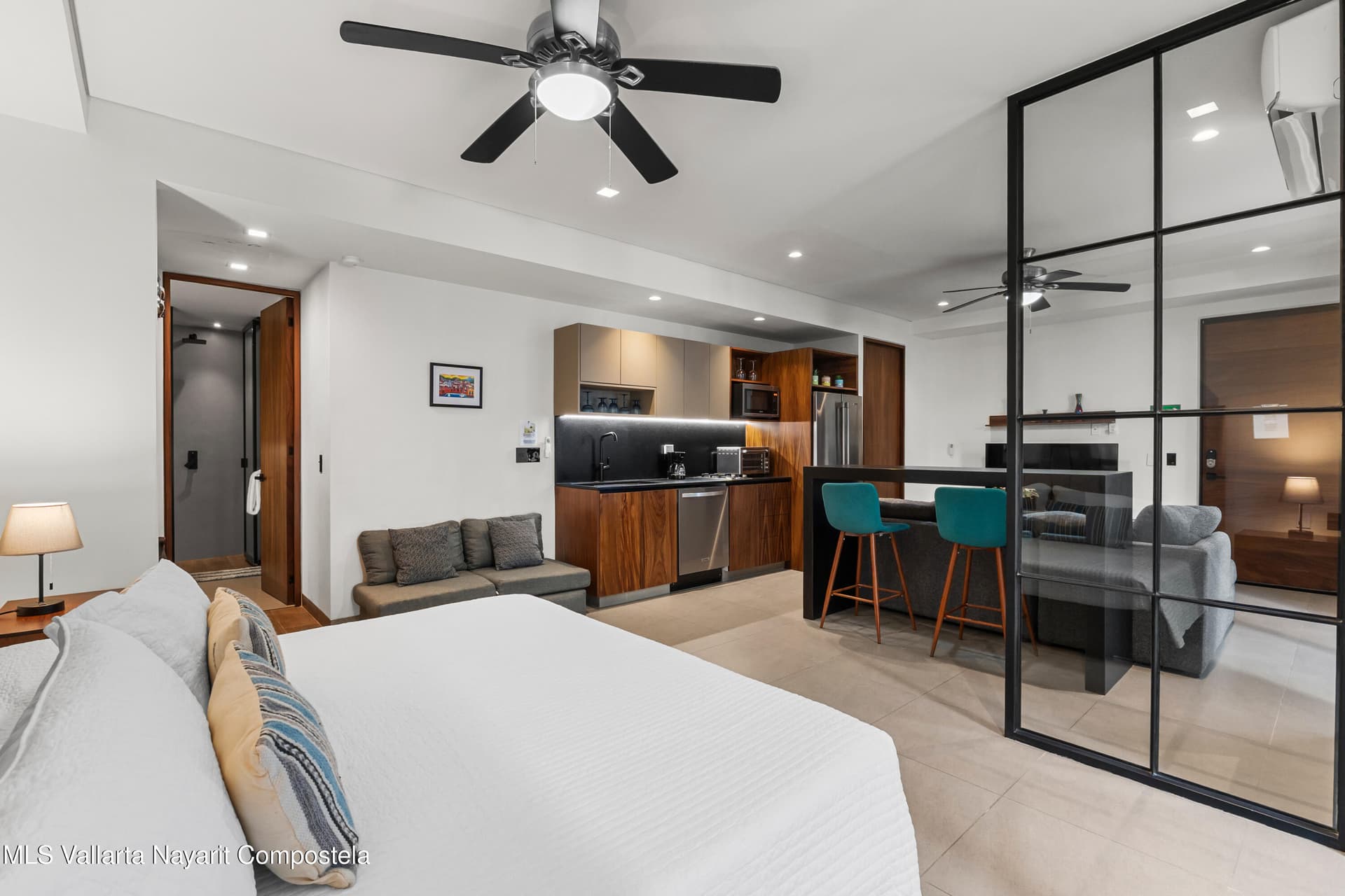 The Colonial 32