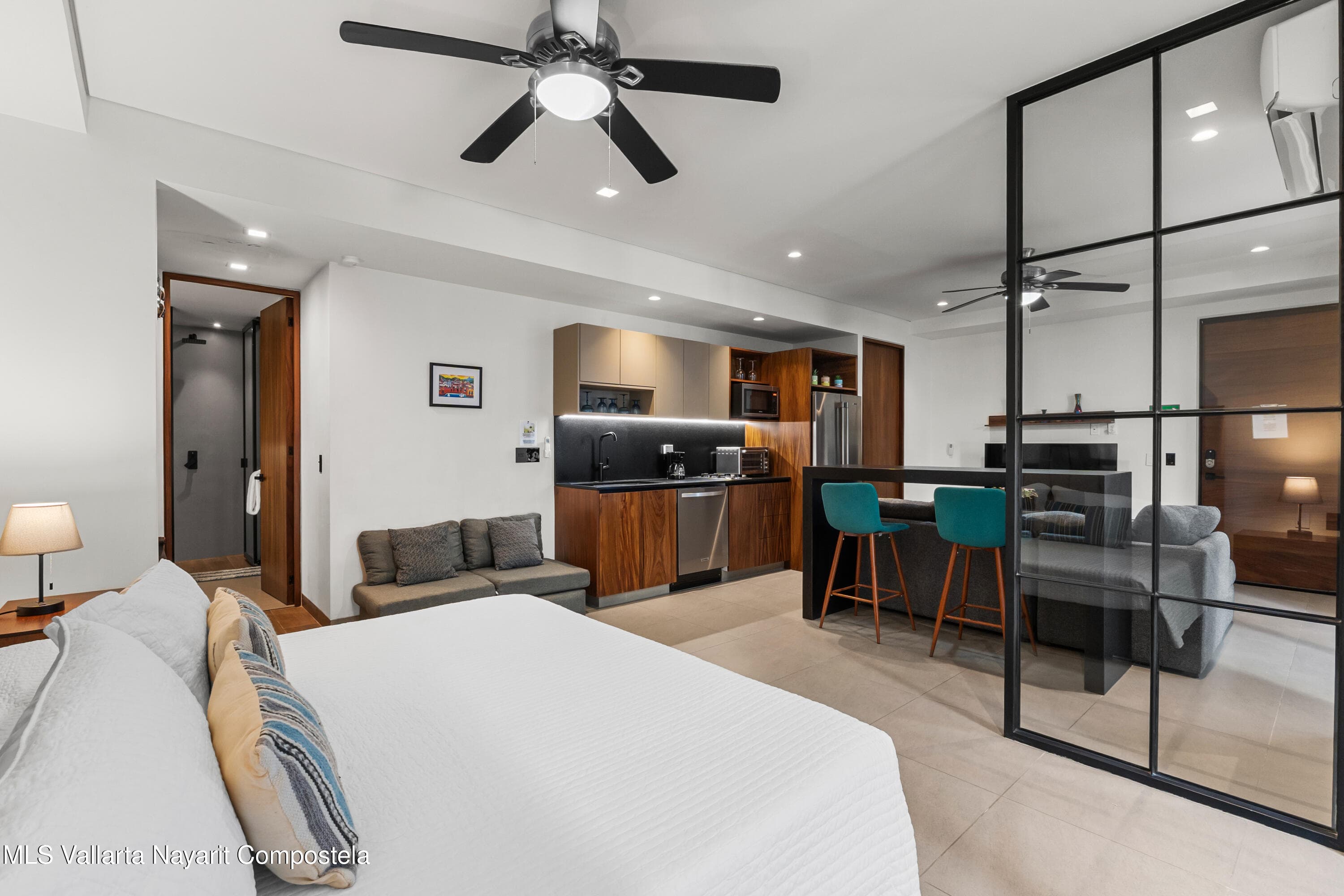 The Colonial 32