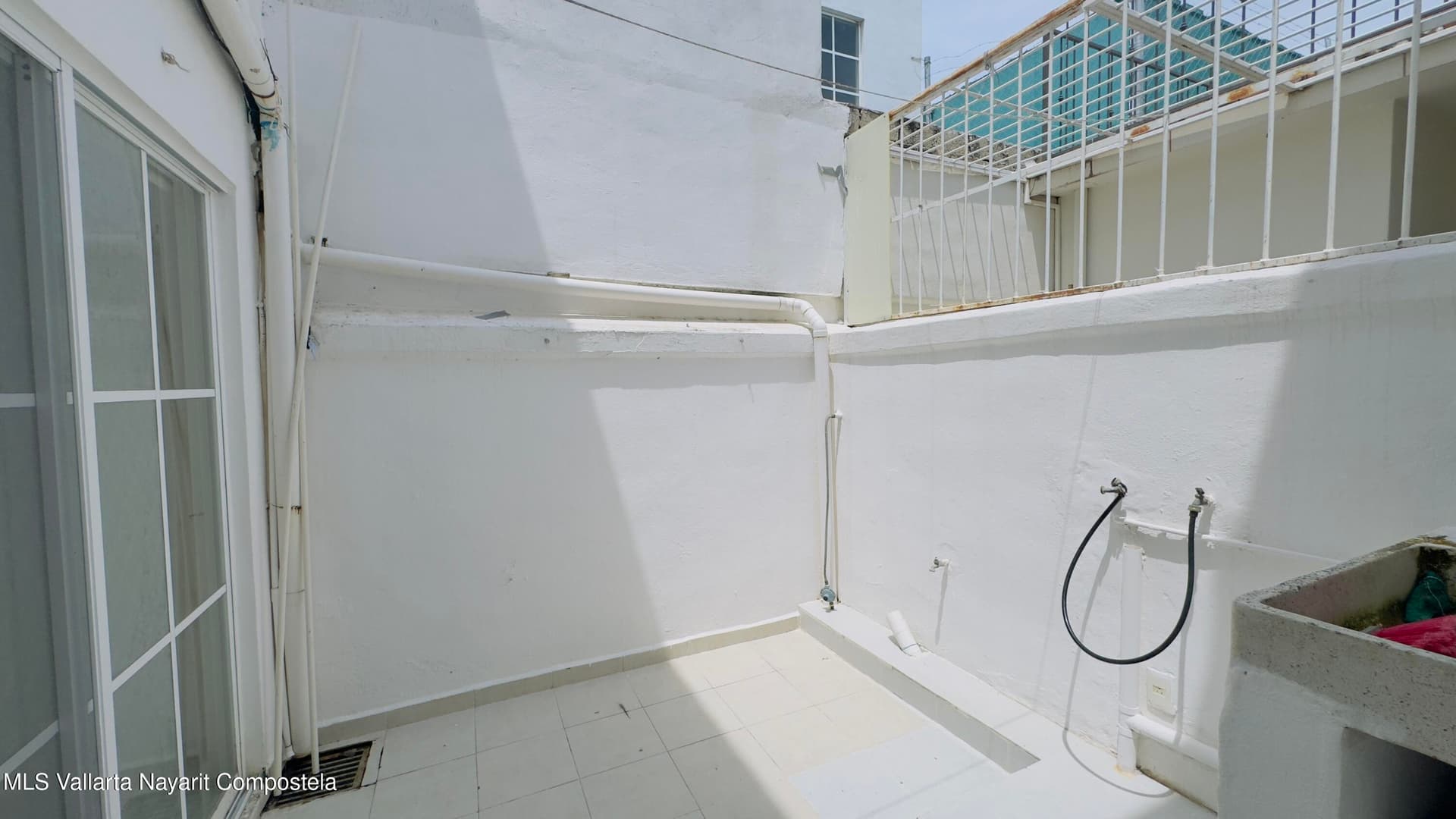 211 Paseo de Hermes 14