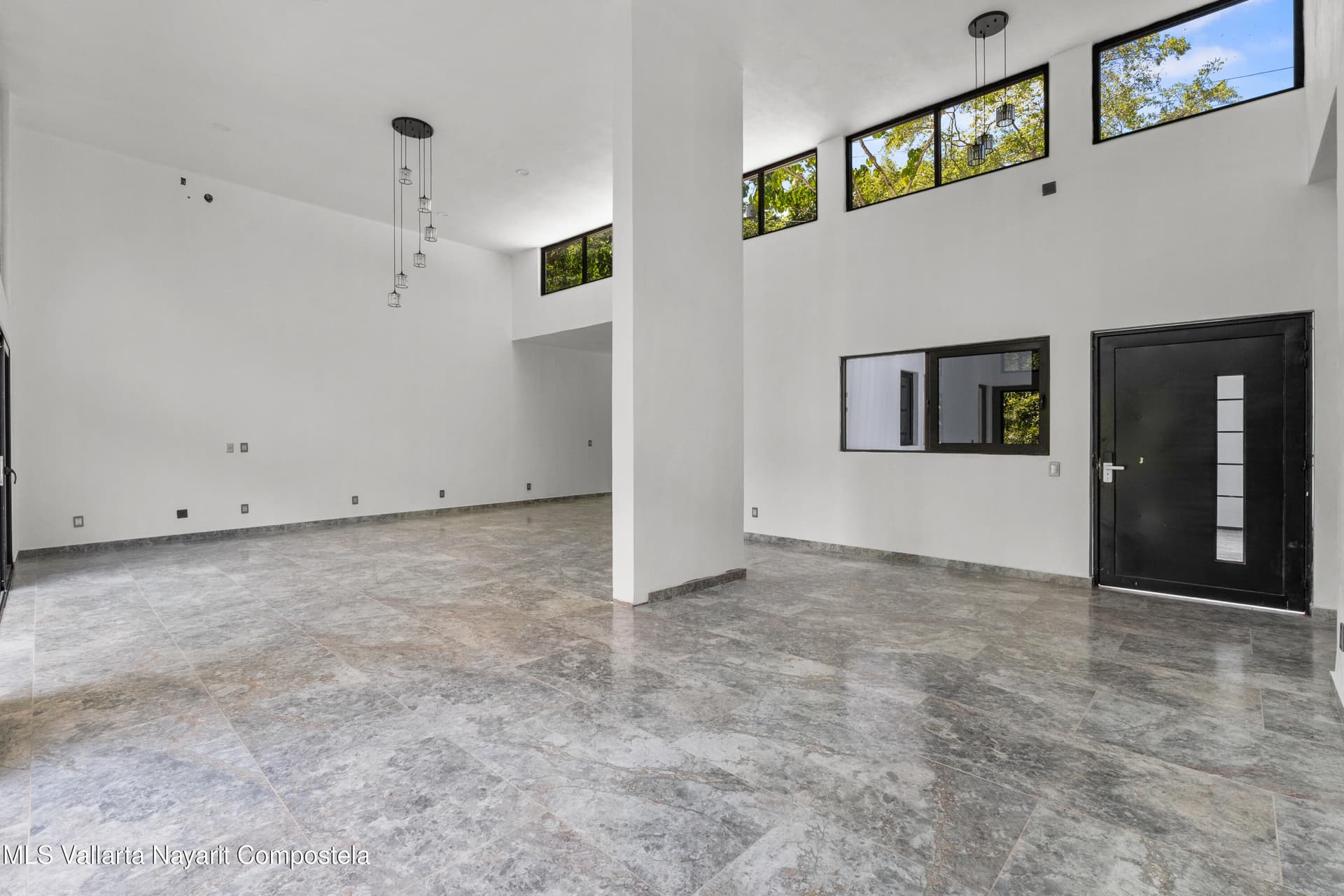 1042 Carmino Vallejo 10